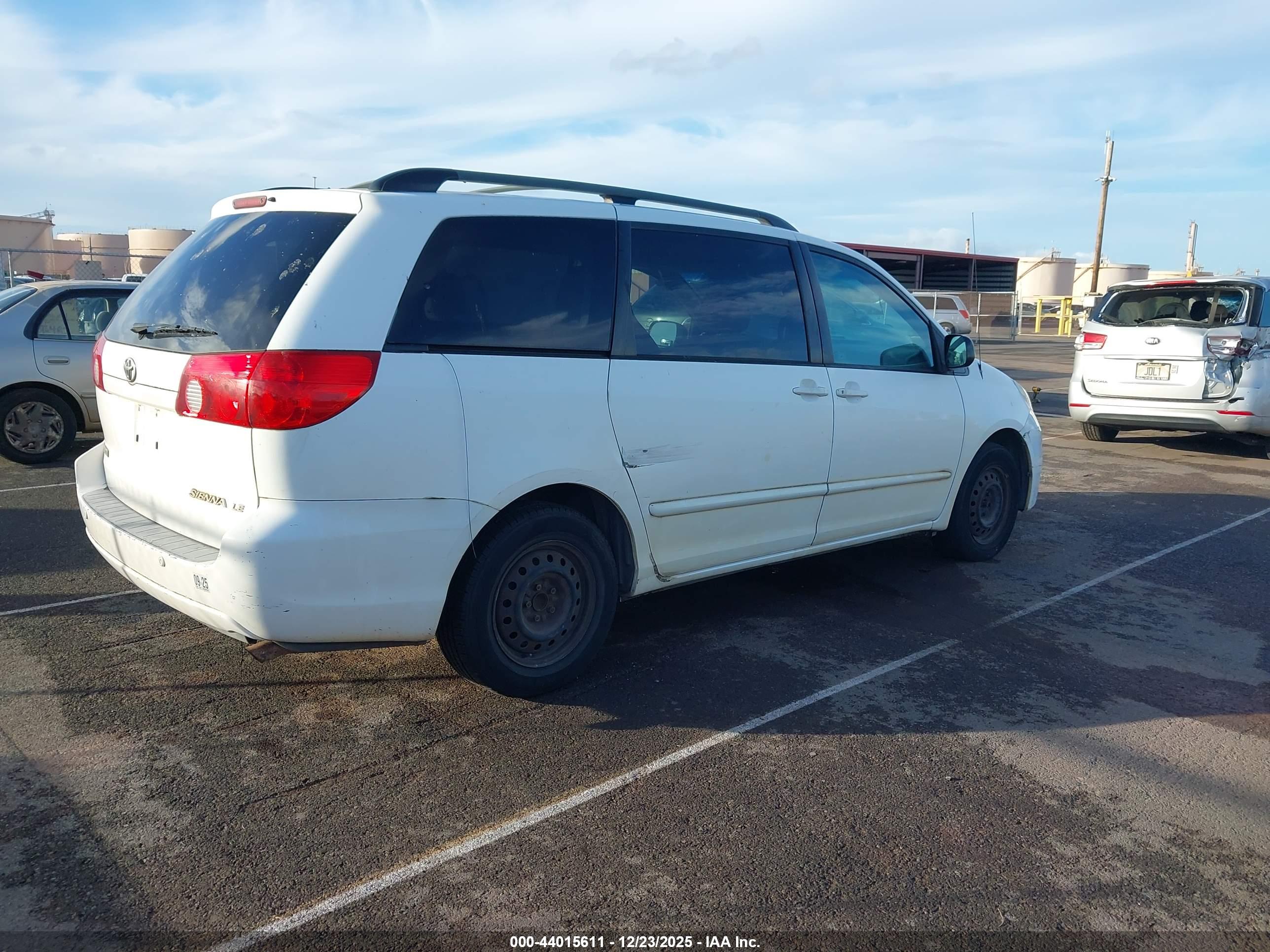 TOYOTA SIENNA image 4