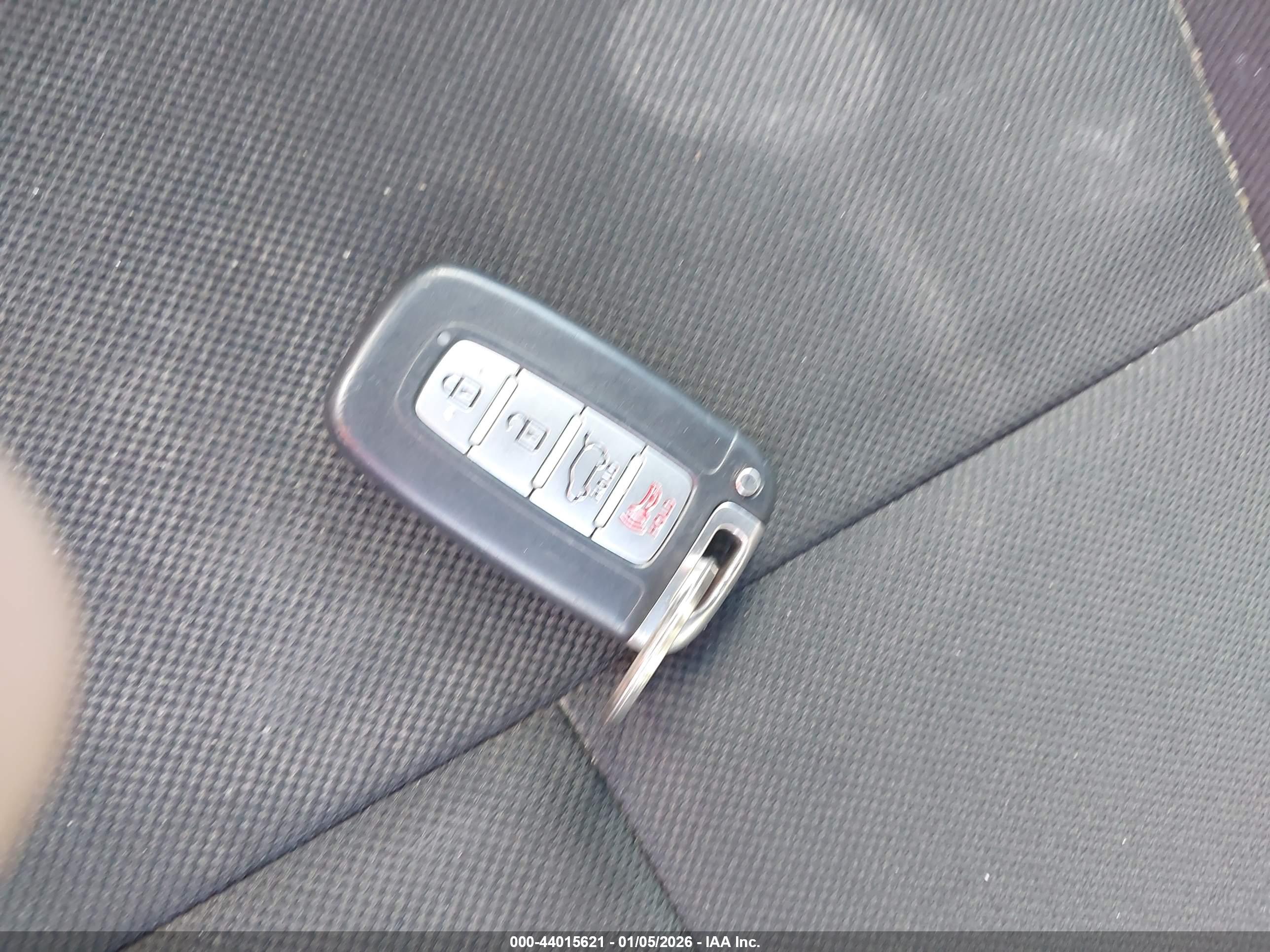 HYUNDAI VELOSTER image 11