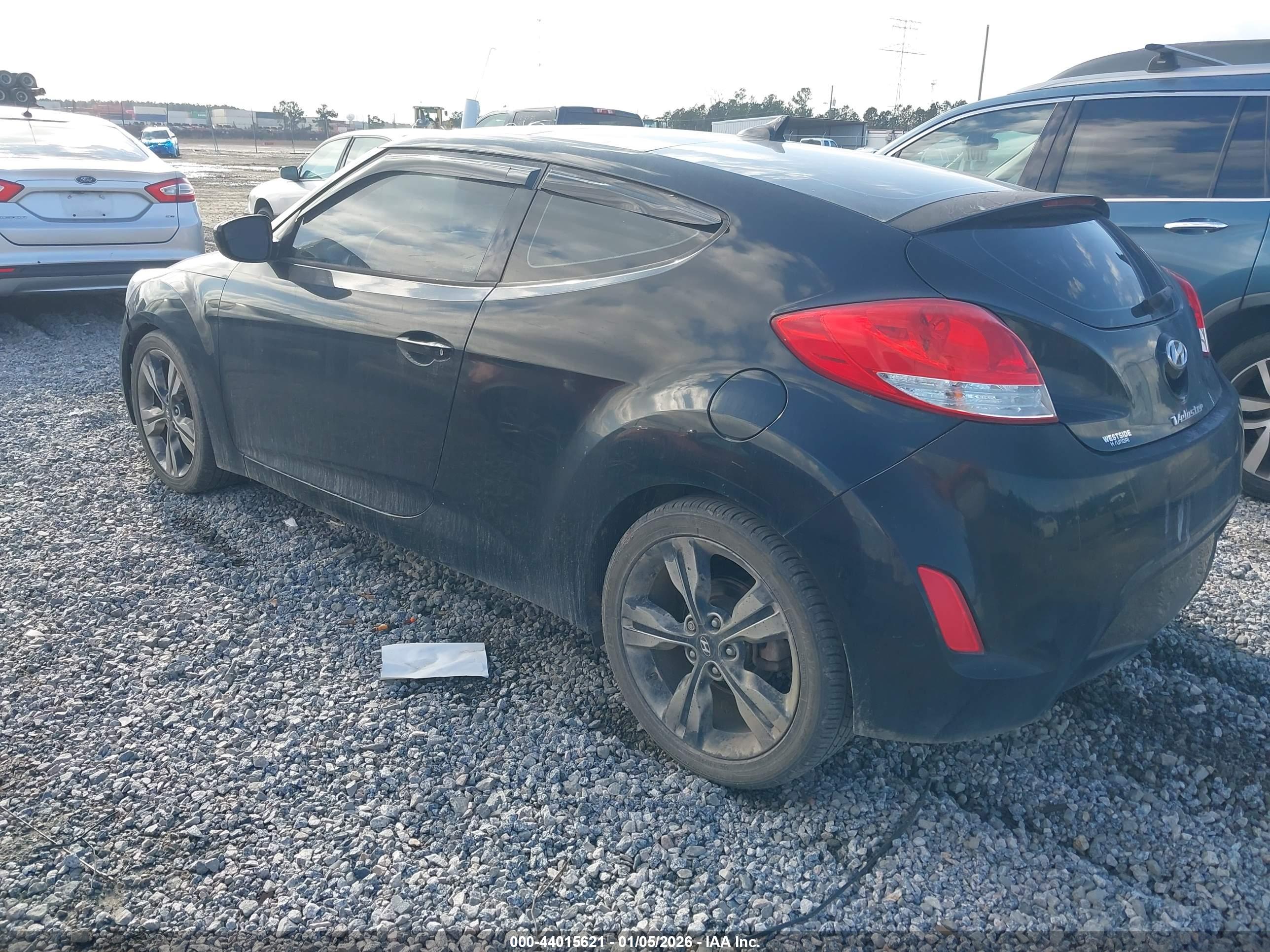 HYUNDAI VELOSTER image 3
