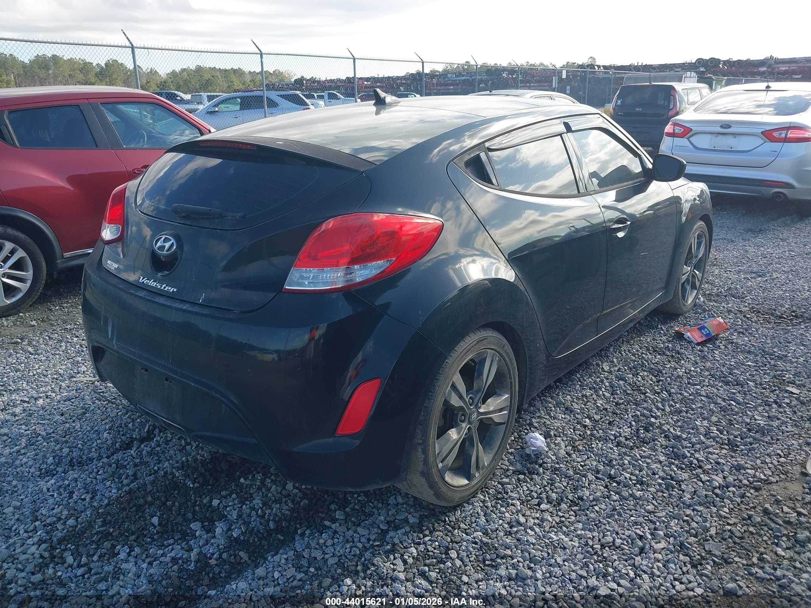 HYUNDAI VELOSTER image 4