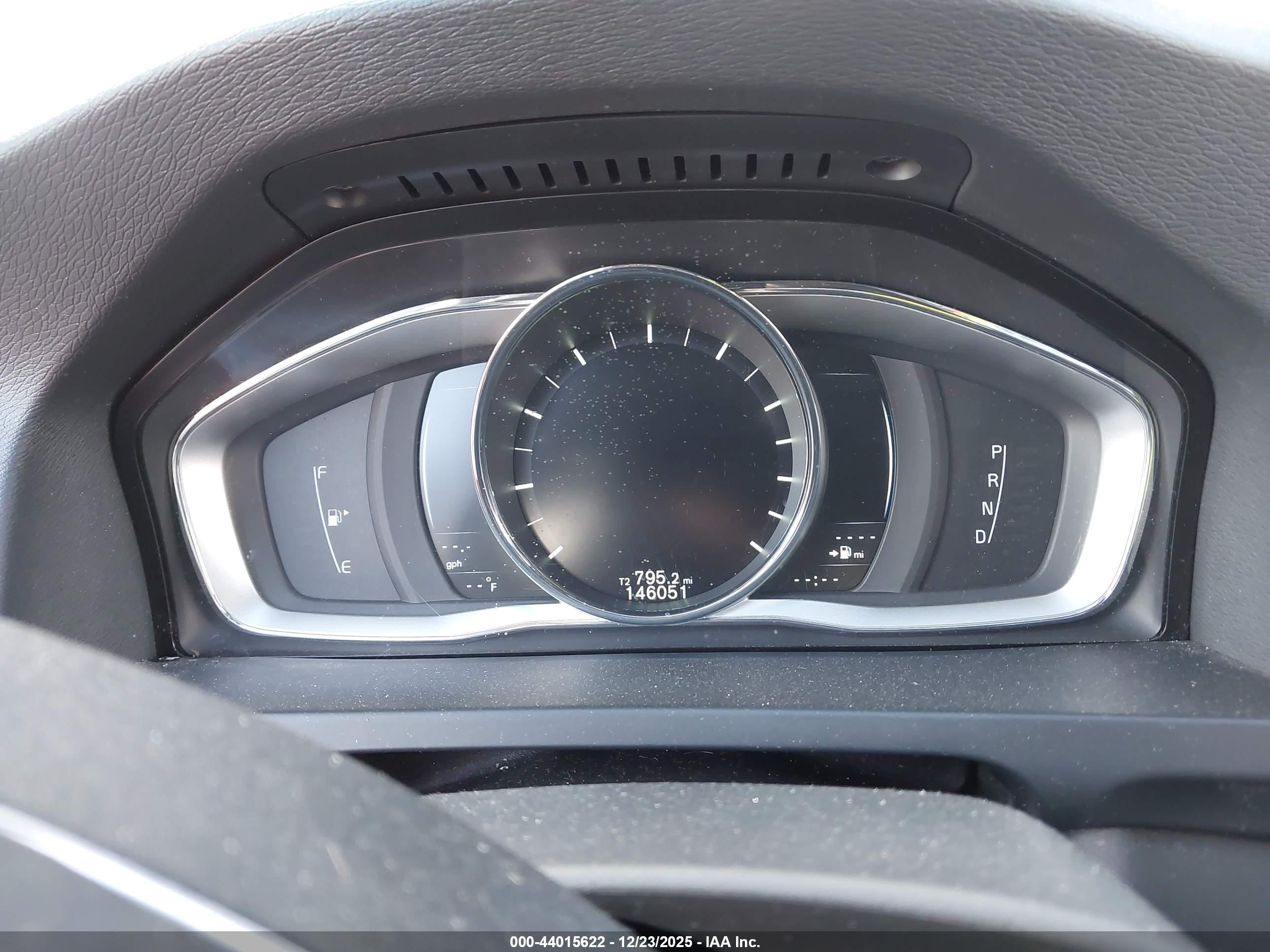 VOLVO S60 image 7