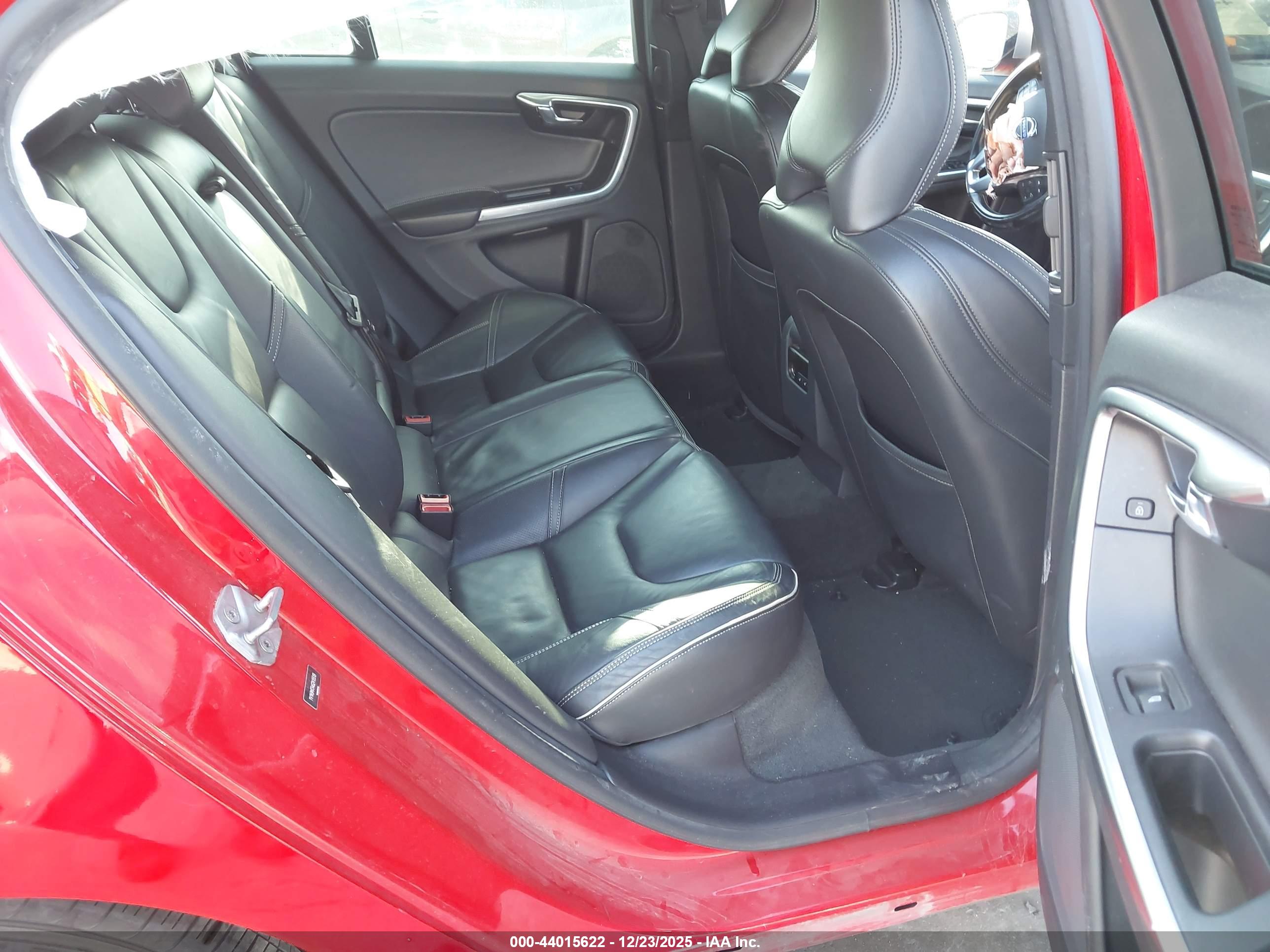 VOLVO S60 image 8