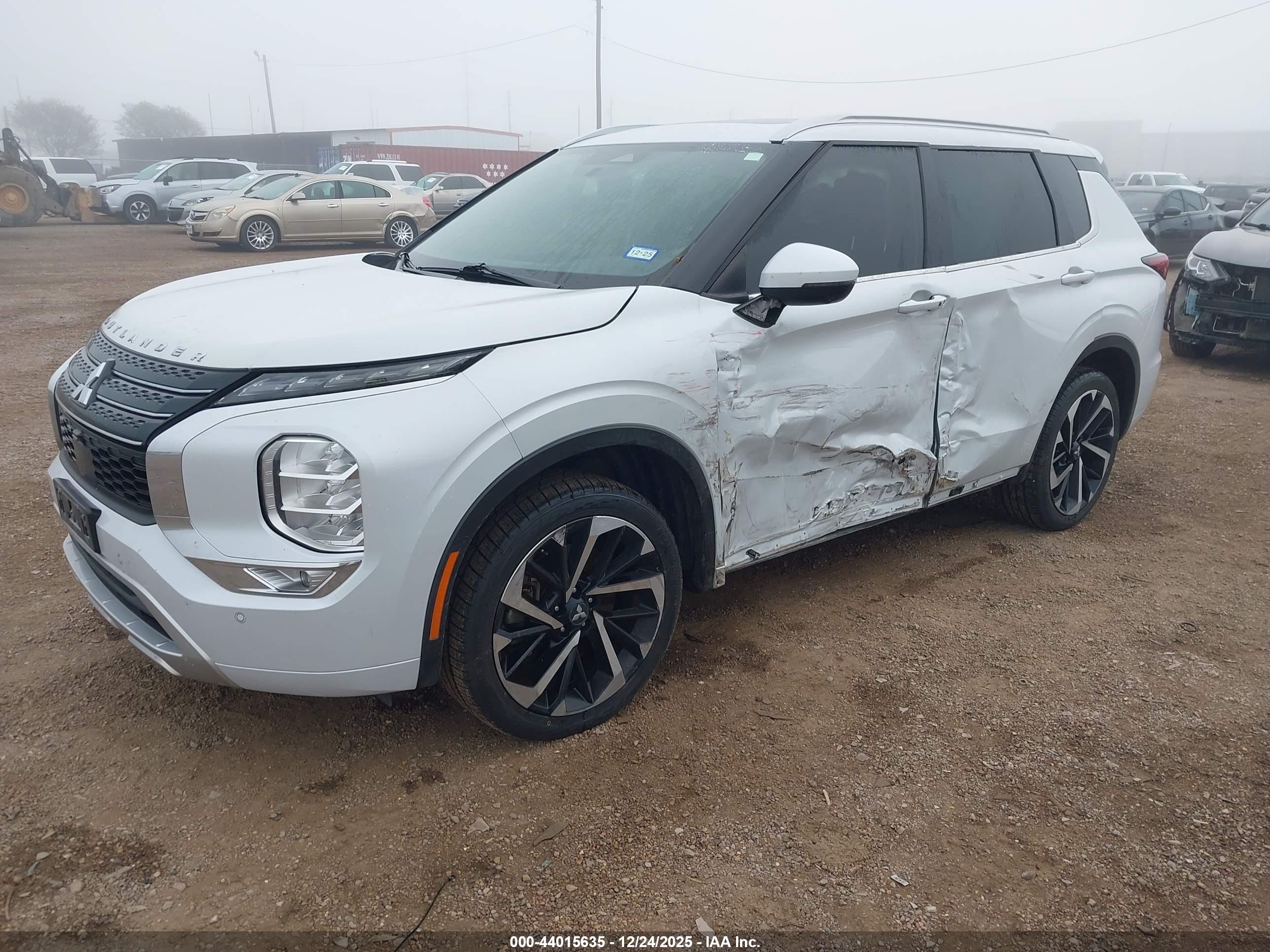 MITSUBISHI OUTLANDER image 2
