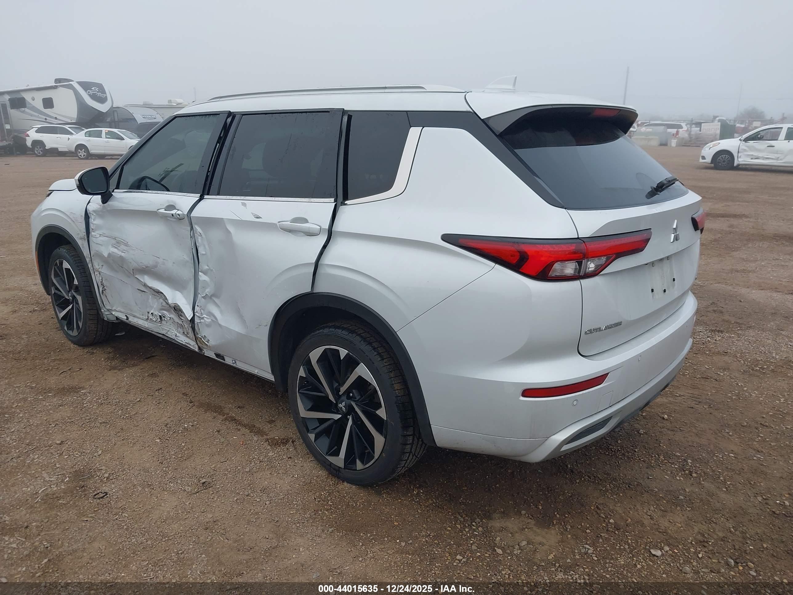 MITSUBISHI OUTLANDER image 3