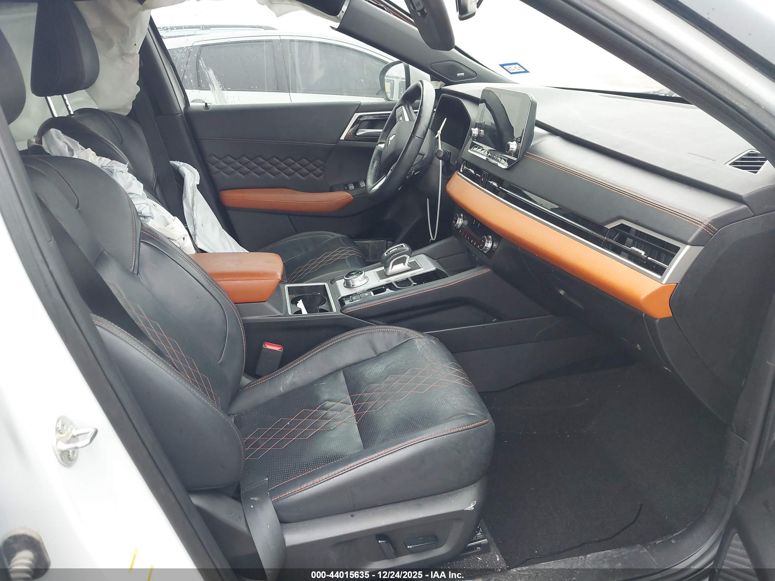 MITSUBISHI OUTLANDER image 5