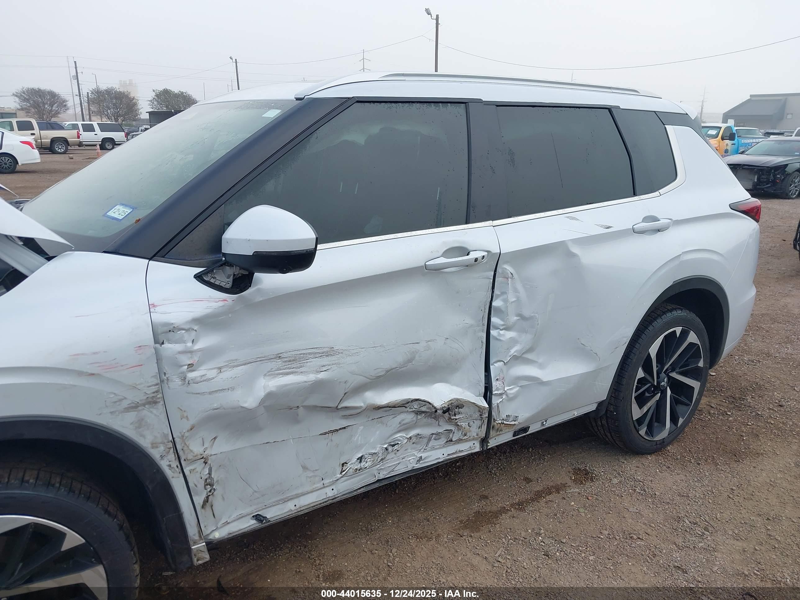 MITSUBISHI OUTLANDER image 6