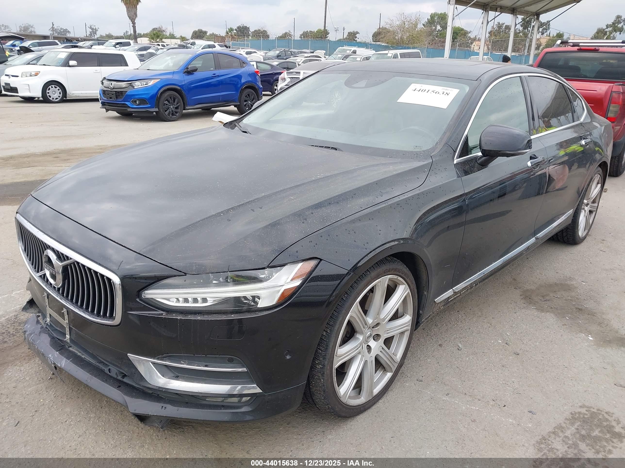 VOLVO S90 image 2