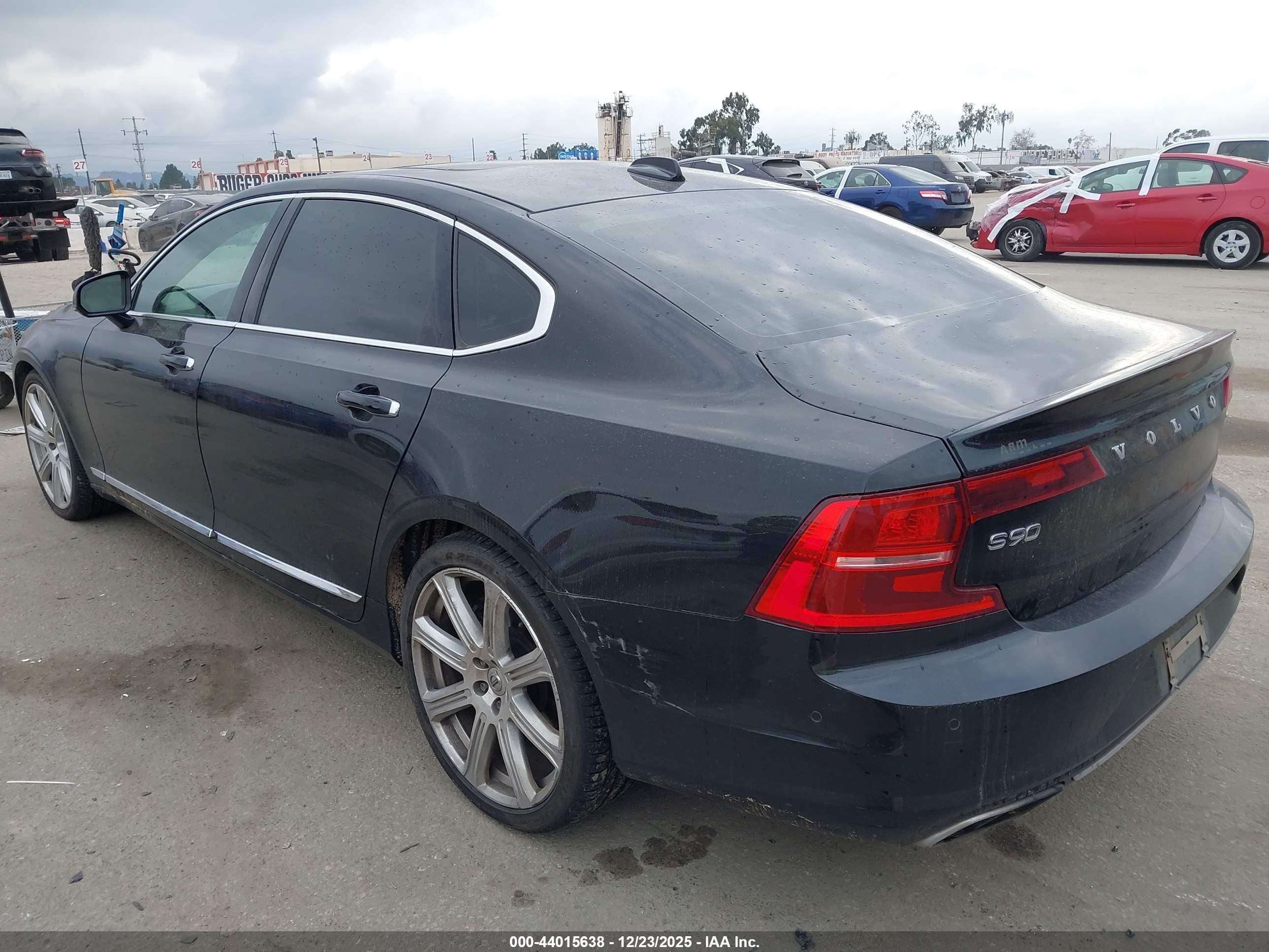 VOLVO S90 image 3