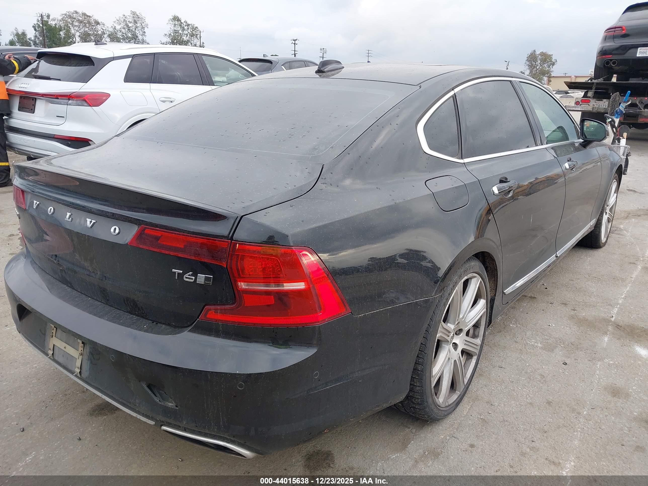 VOLVO S90 image 4