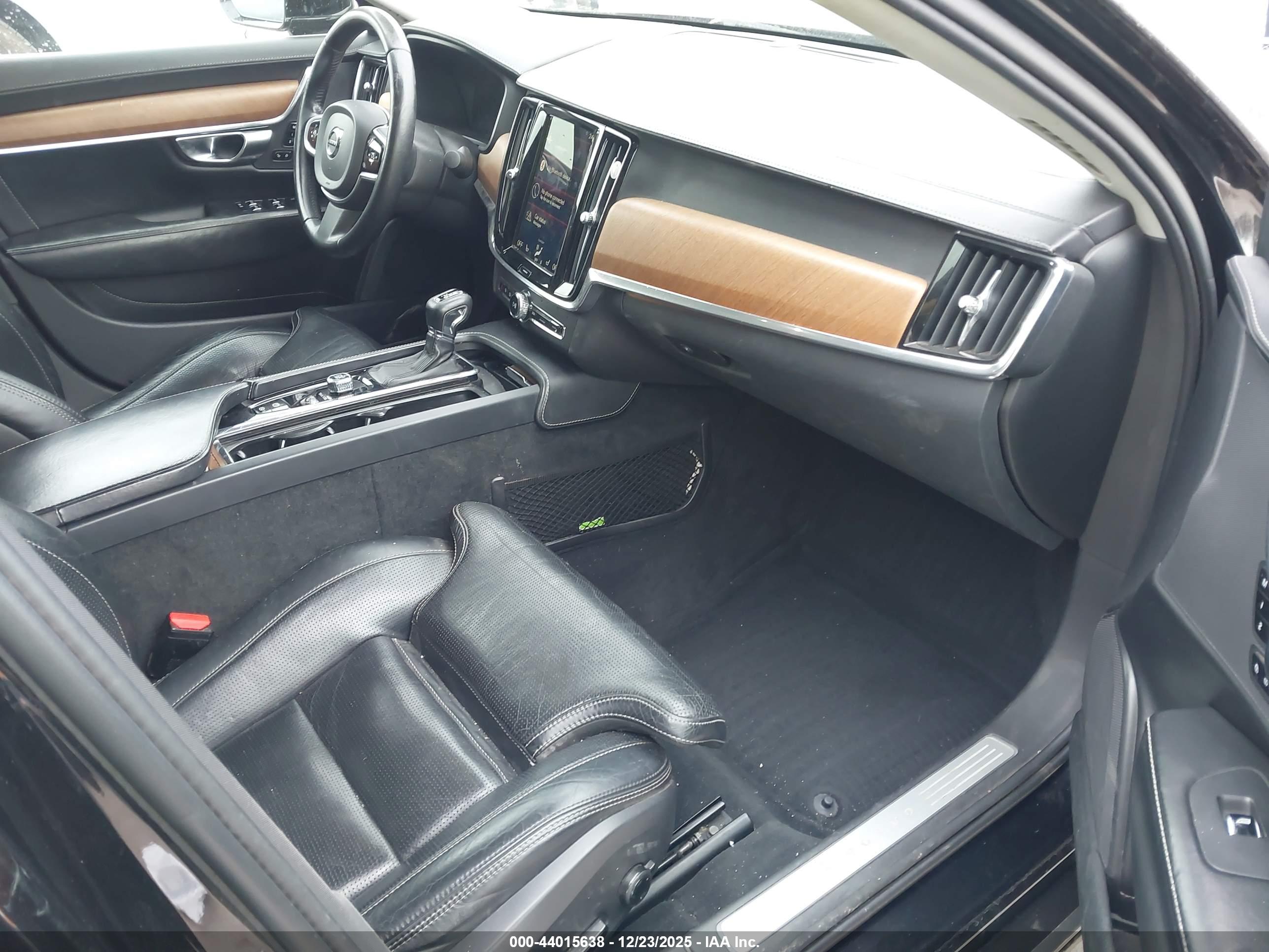 VOLVO S90 image 5