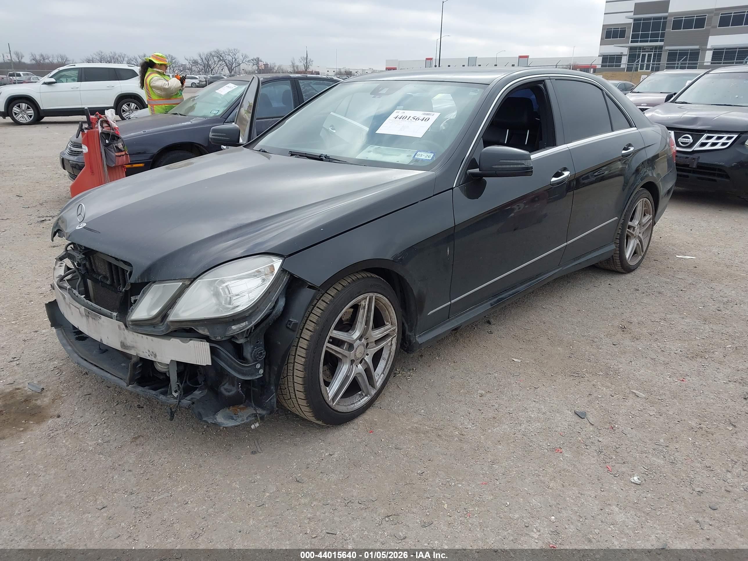 MERCEDES-BENZ E image 2