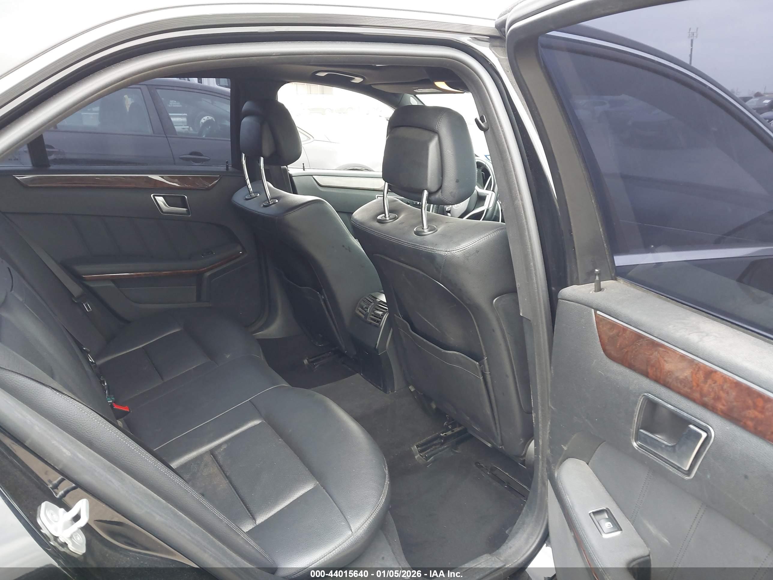 MERCEDES-BENZ E image 8