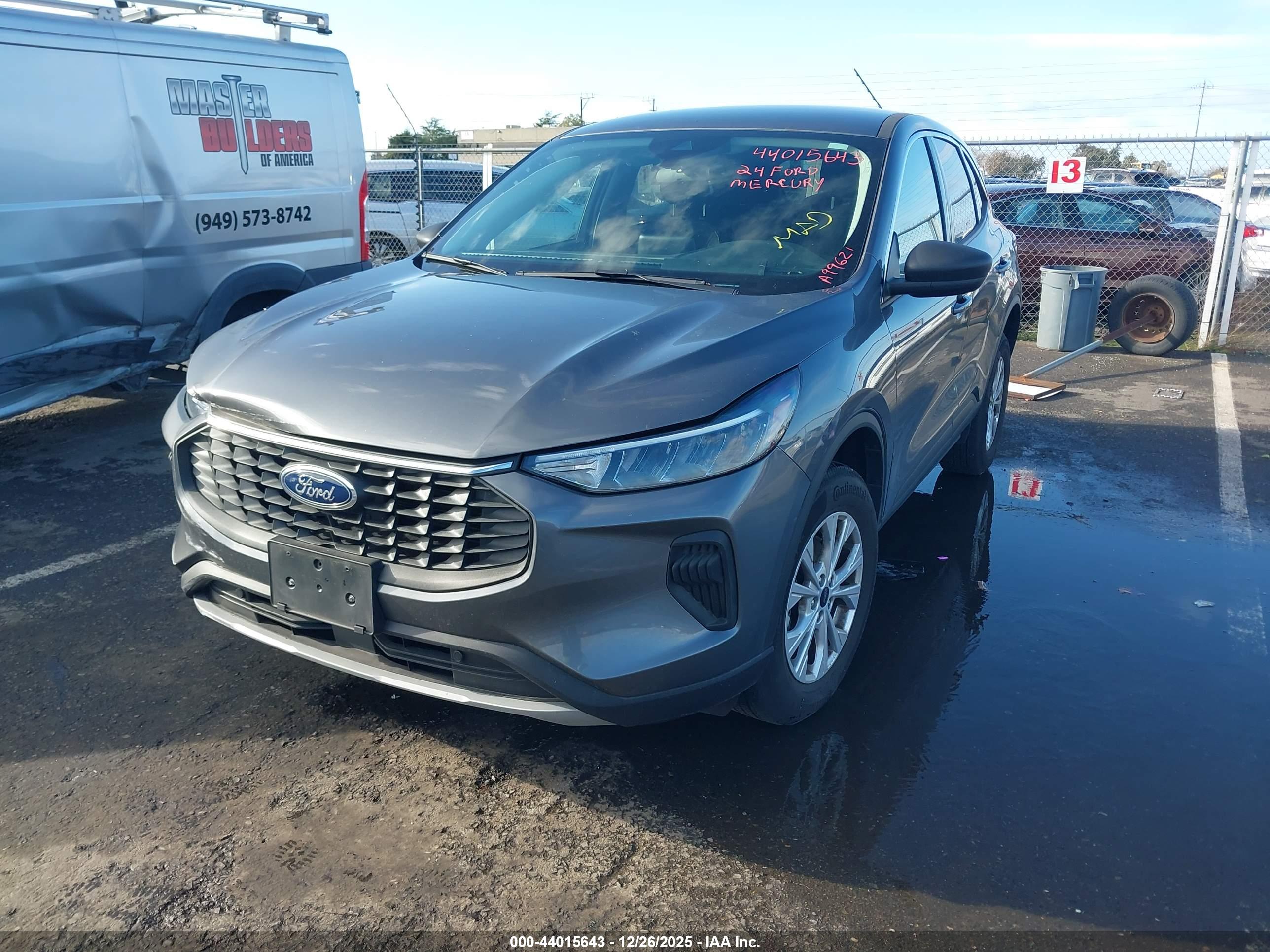 FORD ESCAPE image 2