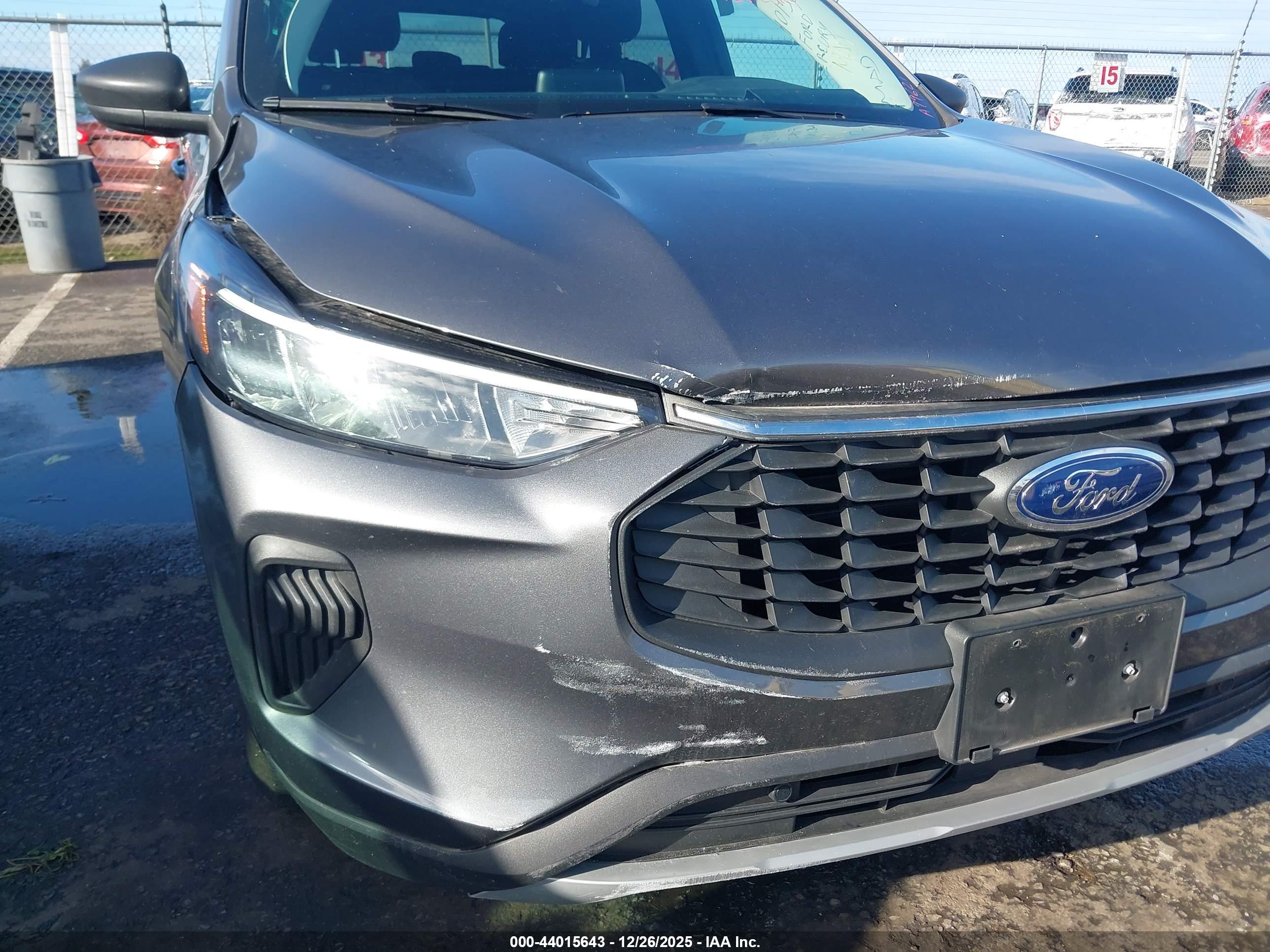 FORD ESCAPE image 6