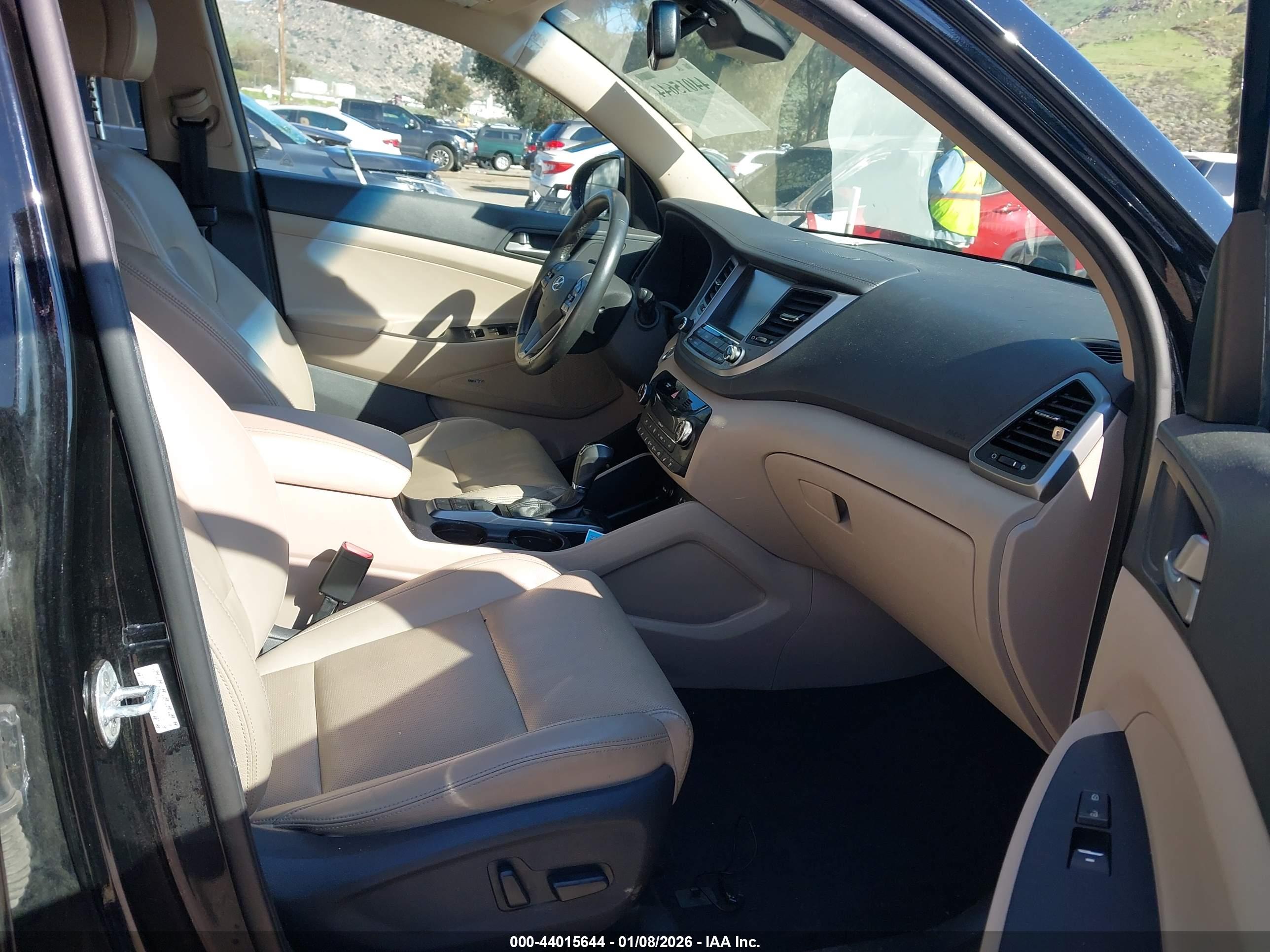 HYUNDAI TUCSON image 5