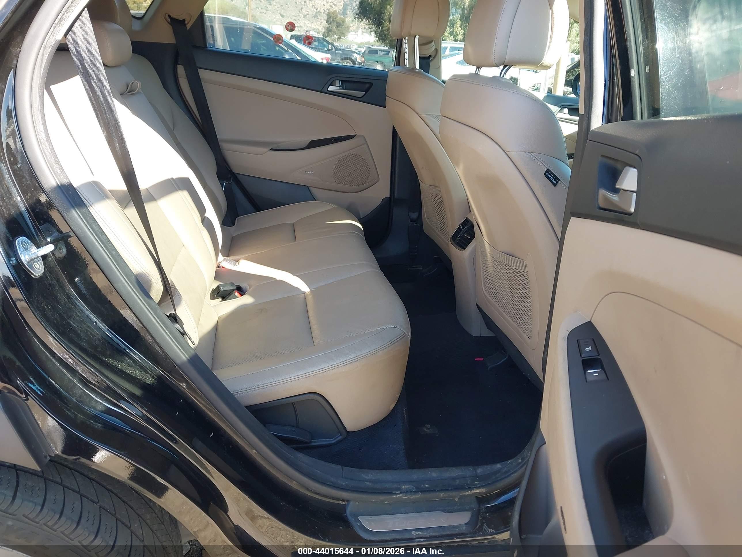 HYUNDAI TUCSON image 8