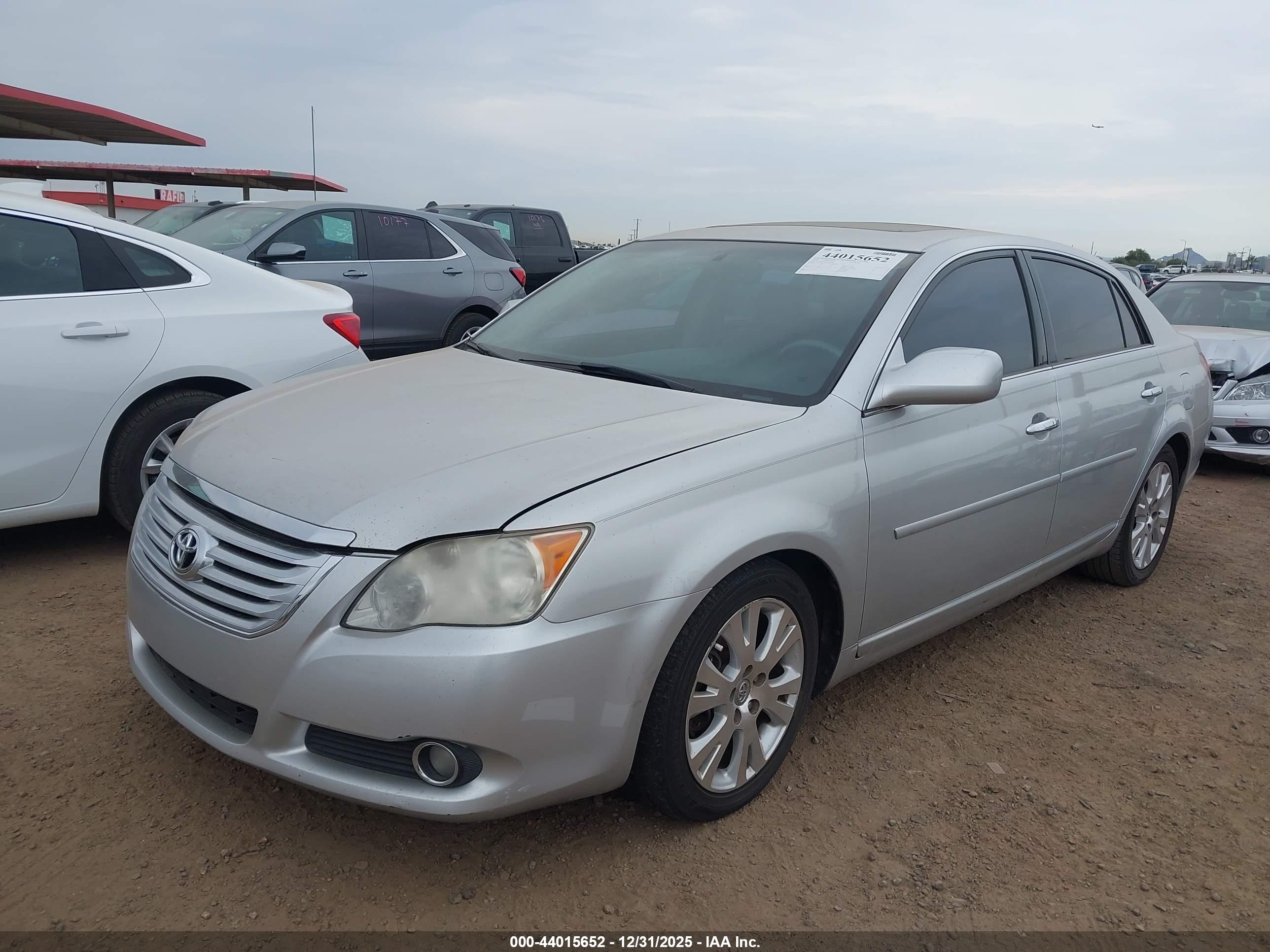 TOYOTA AVALON image 2