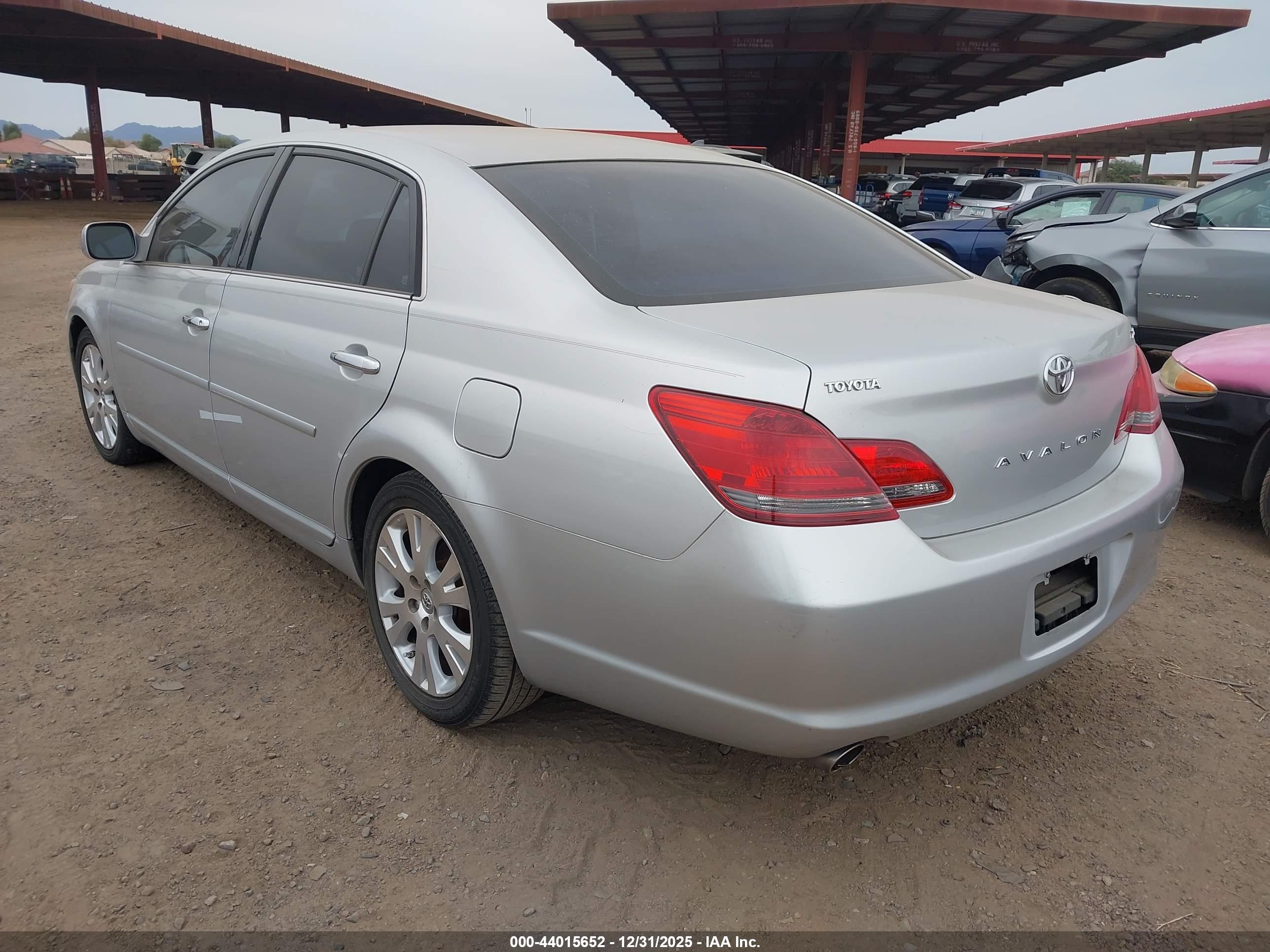TOYOTA AVALON image 3