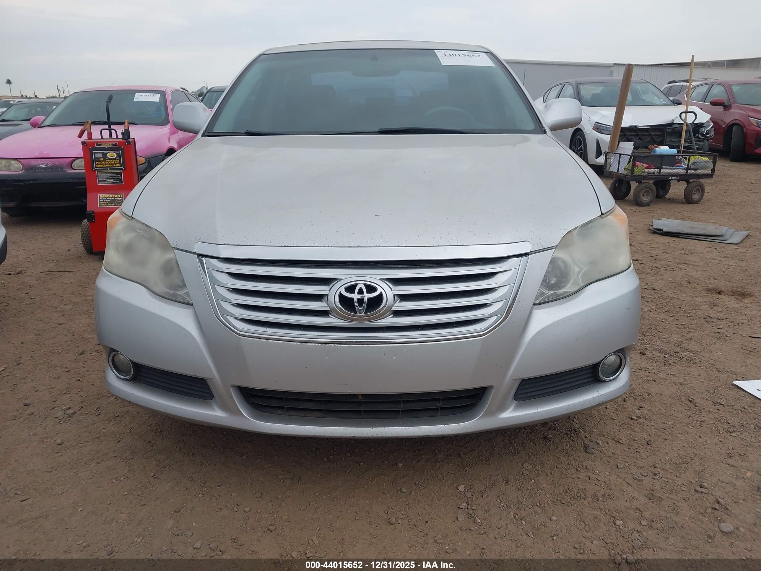 TOYOTA AVALON image 6