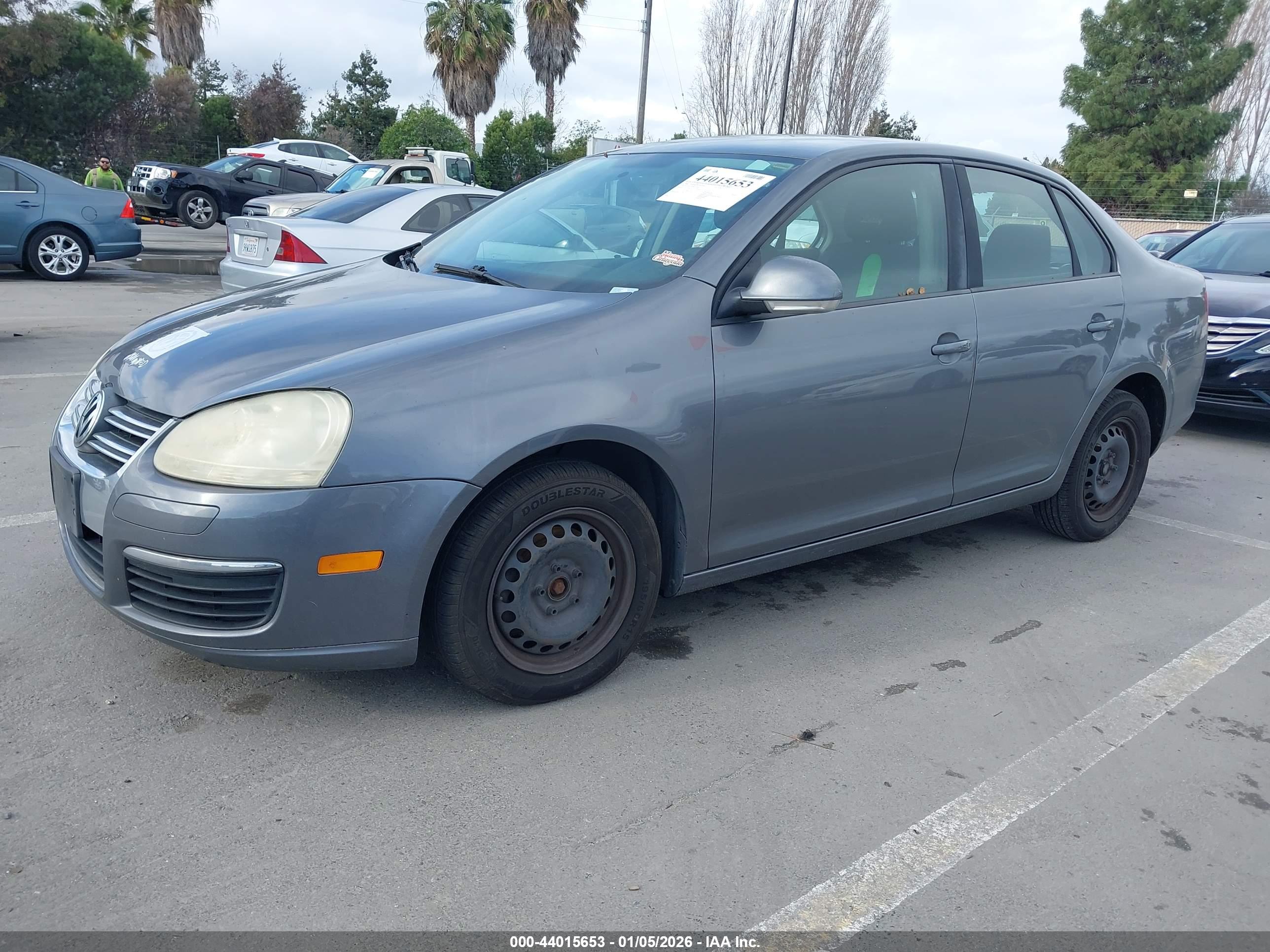 VOLKSWAGEN JETTA image 2