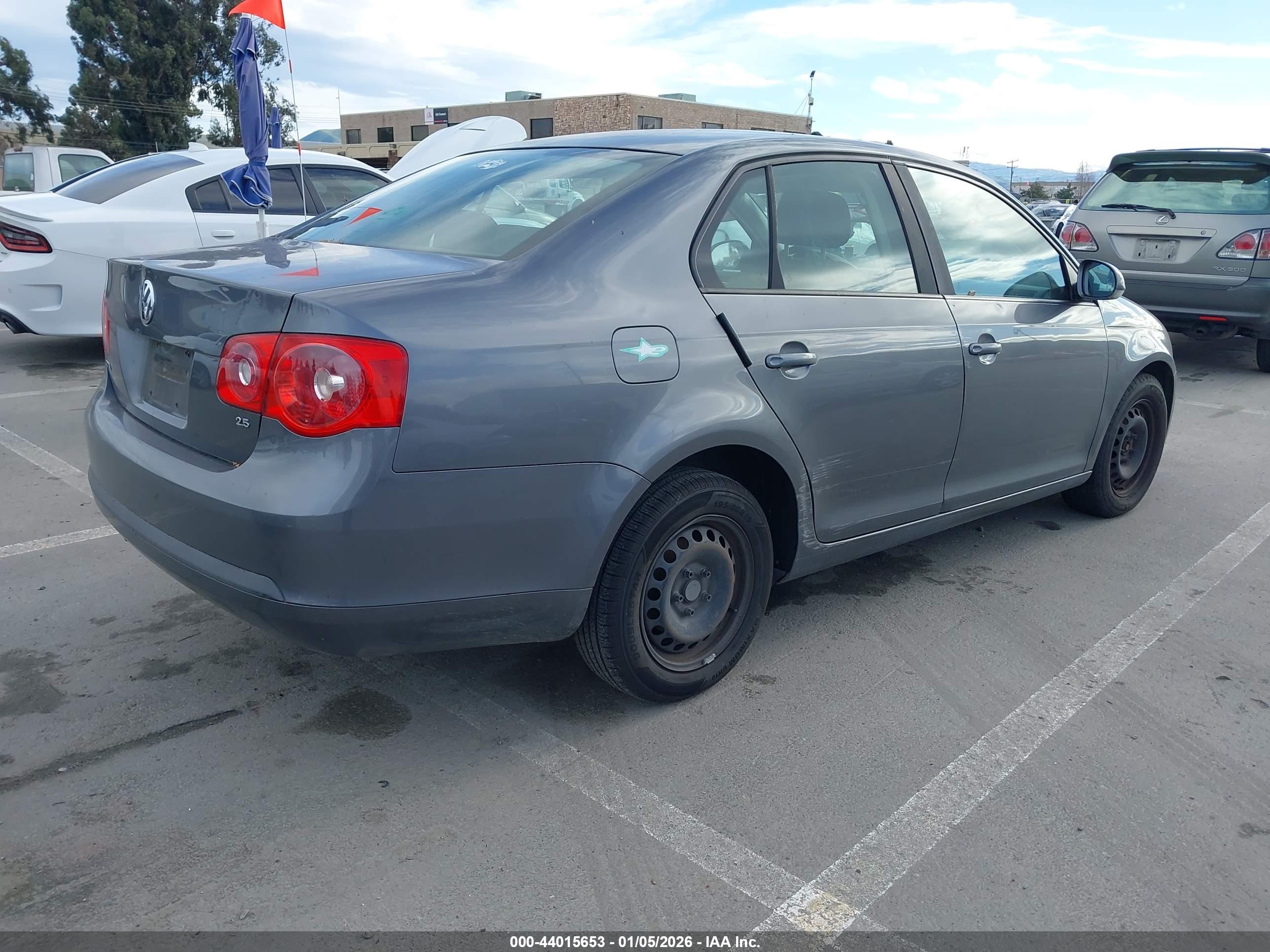 VOLKSWAGEN JETTA image 4