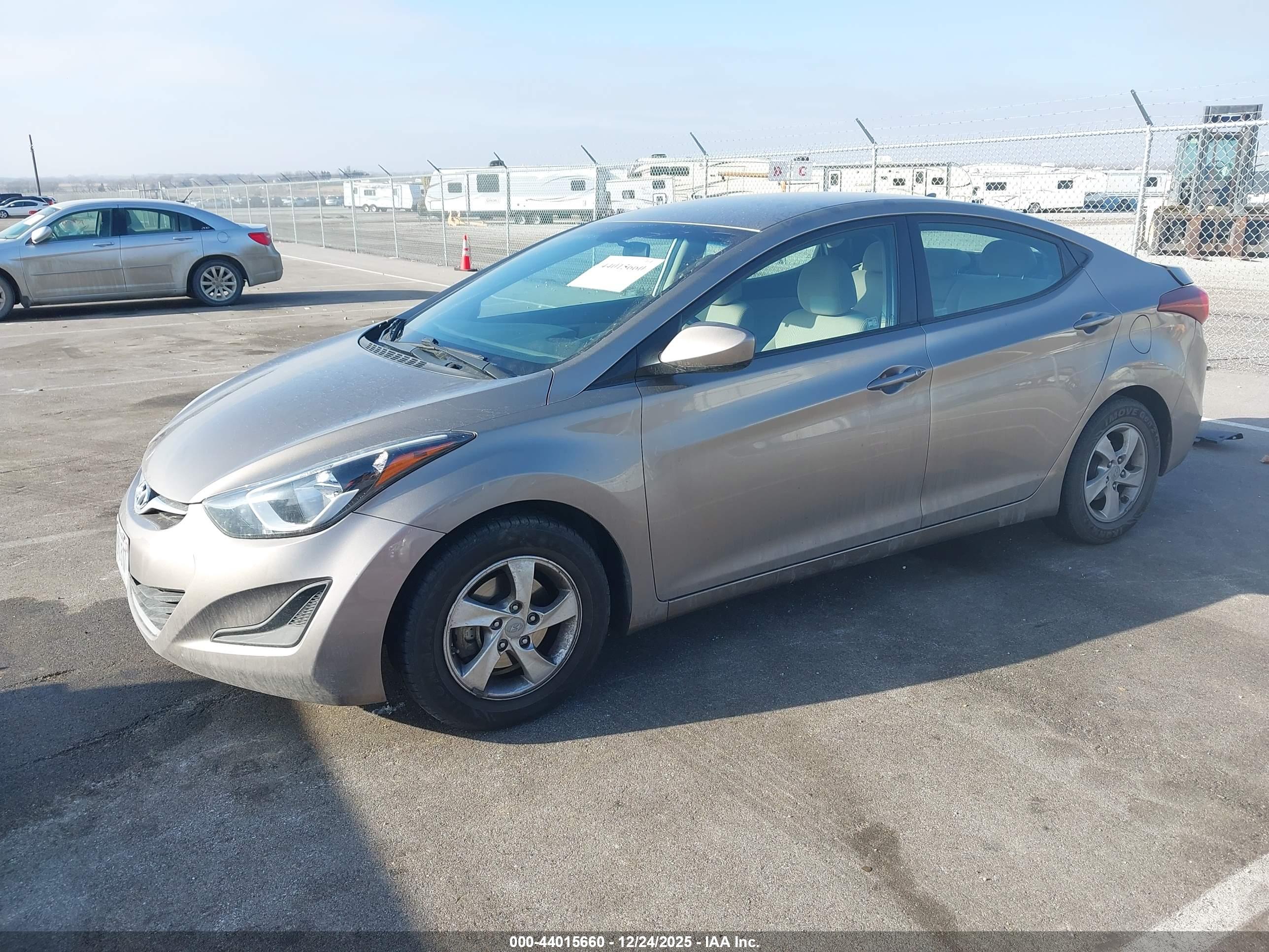 HYUNDAI ELANTRA image 2