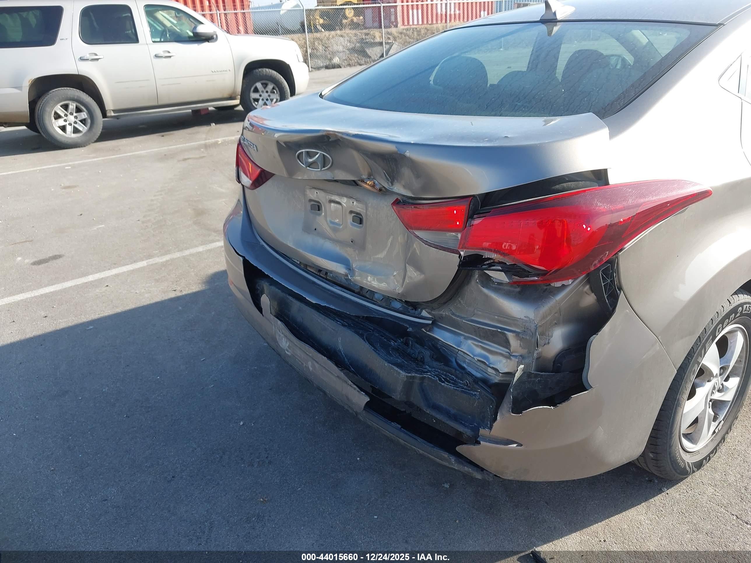 HYUNDAI ELANTRA image 6
