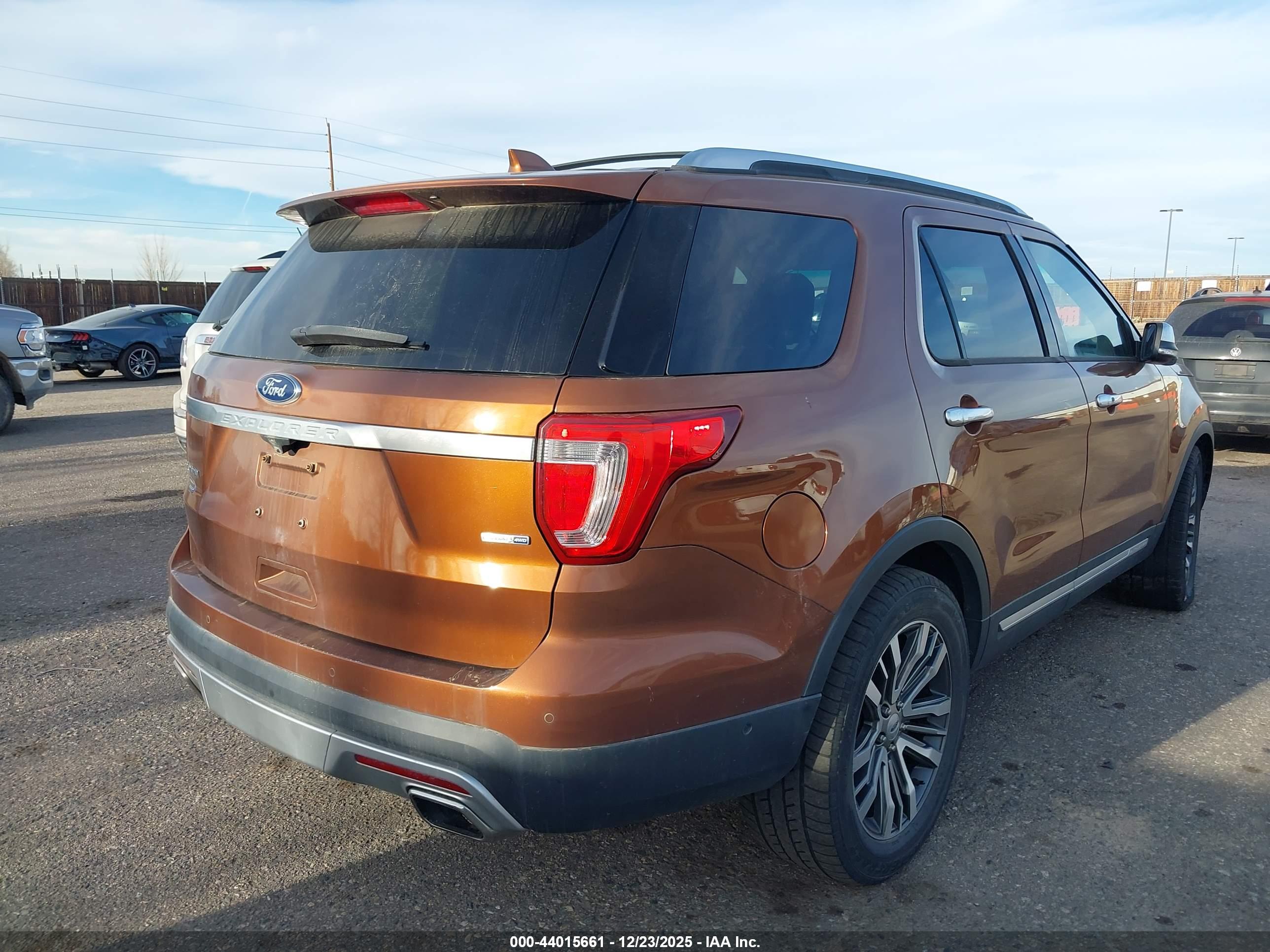 FORD EXPLORER image 4