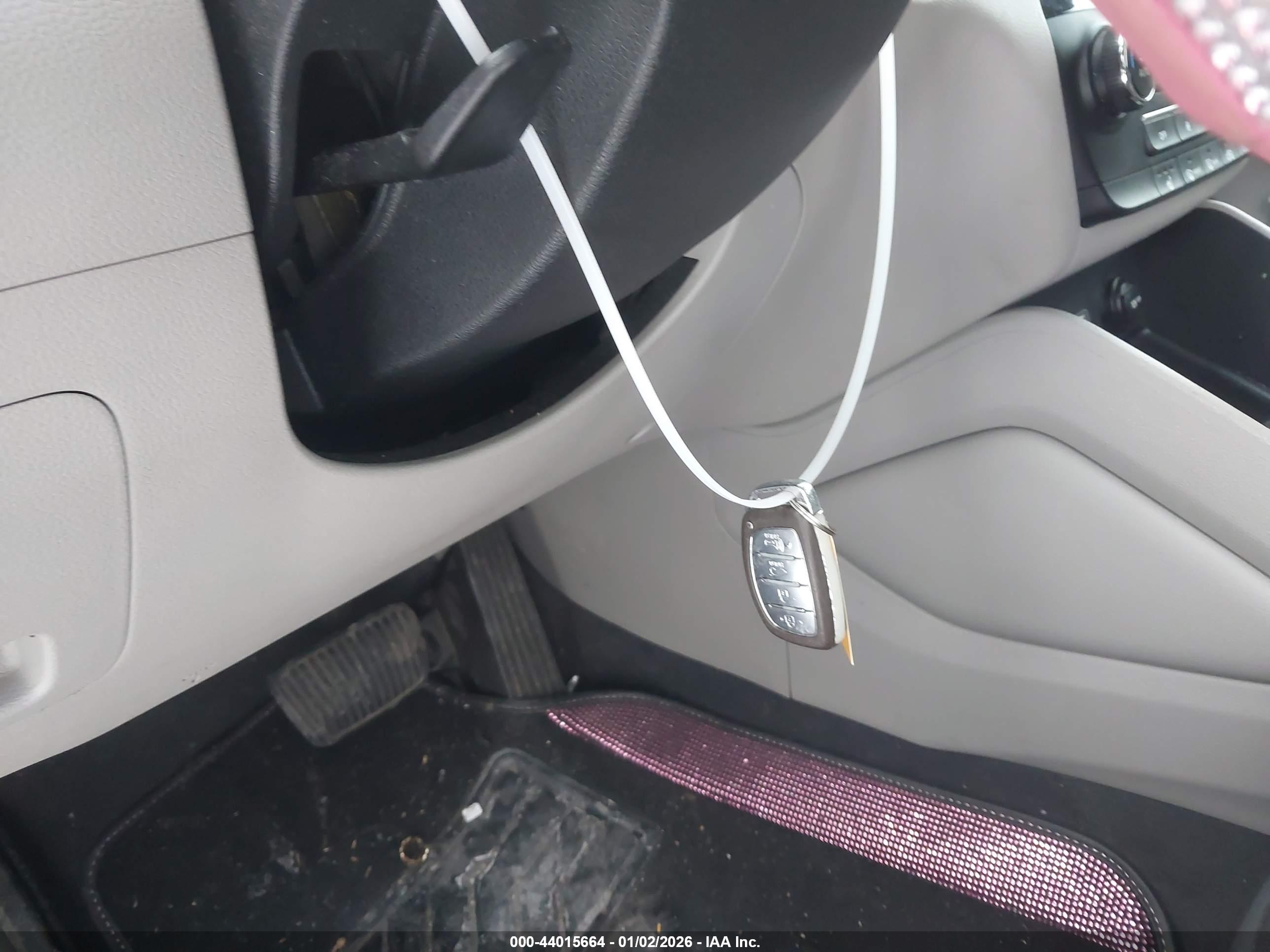 HYUNDAI TUCSON image 11