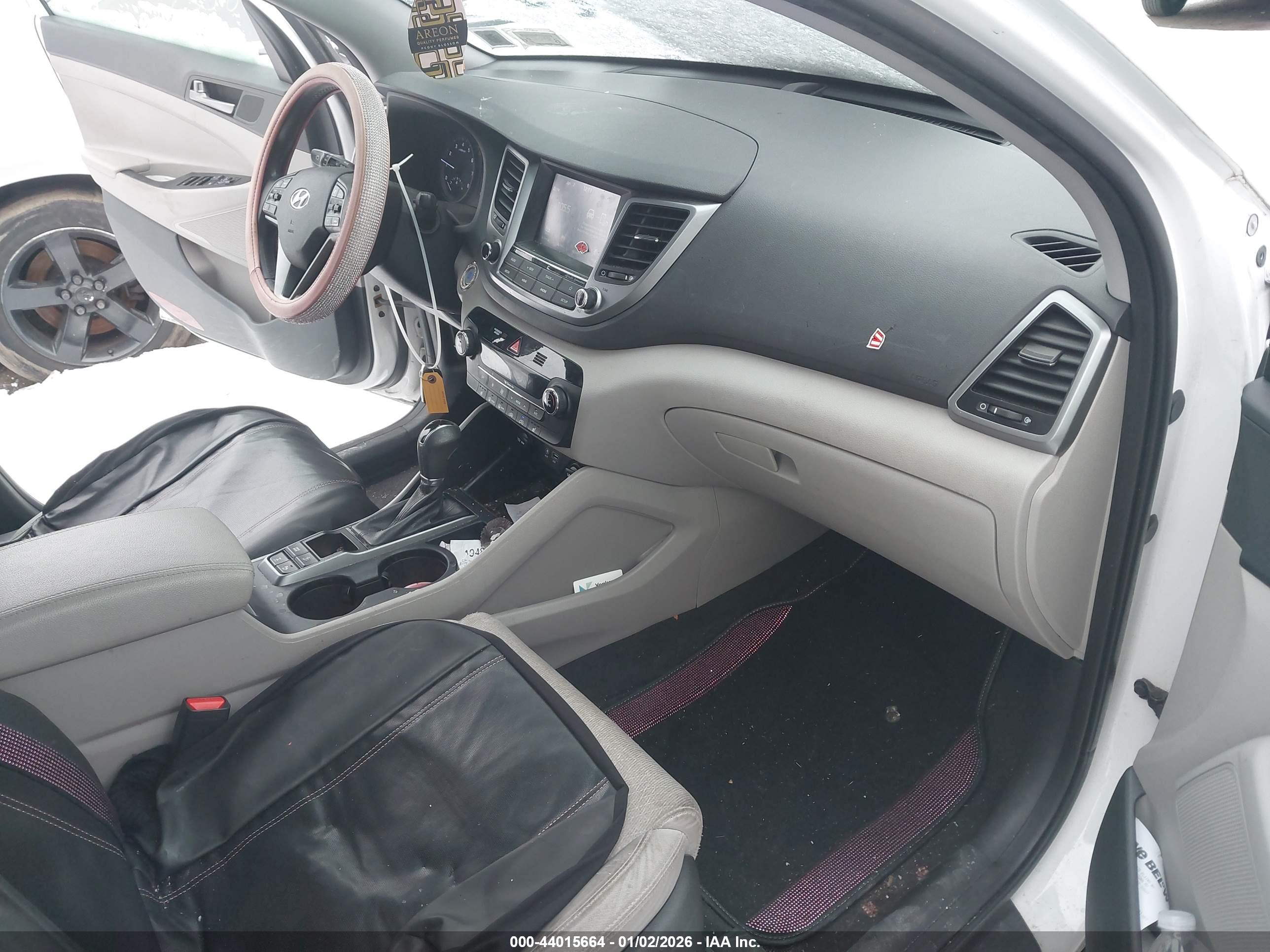 HYUNDAI TUCSON image 5