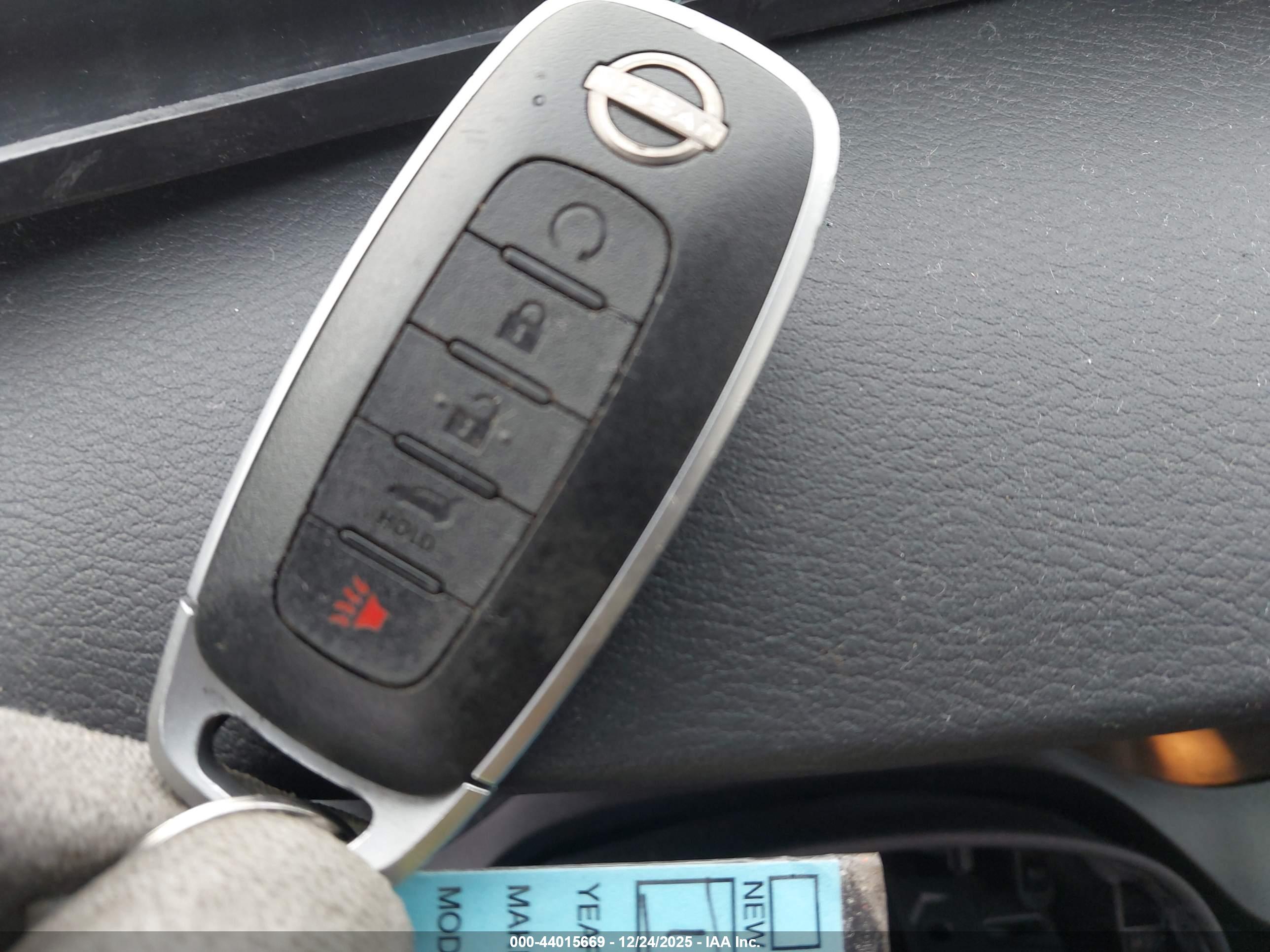 NISSAN ROGUE image 11