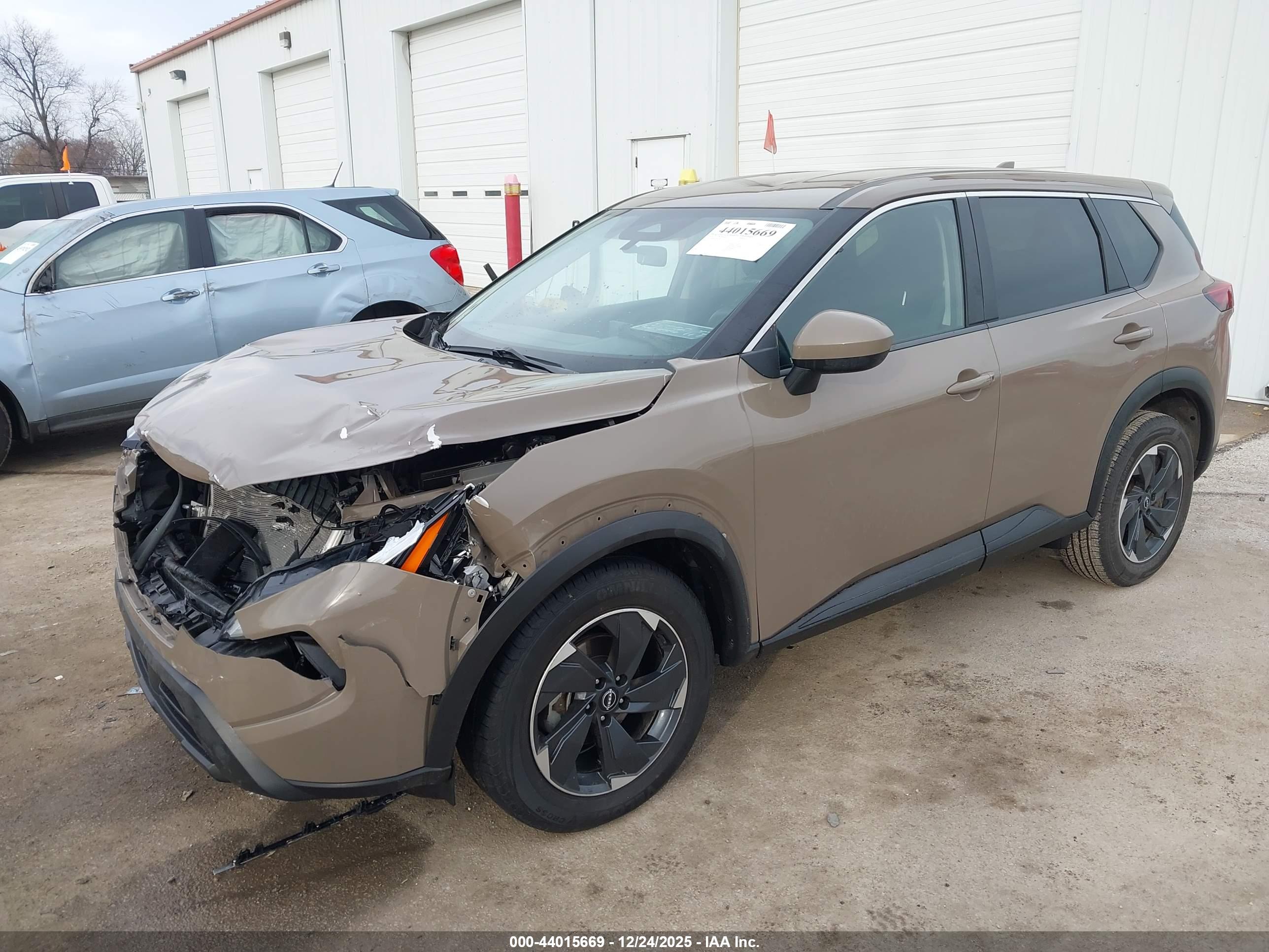 NISSAN ROGUE image 2