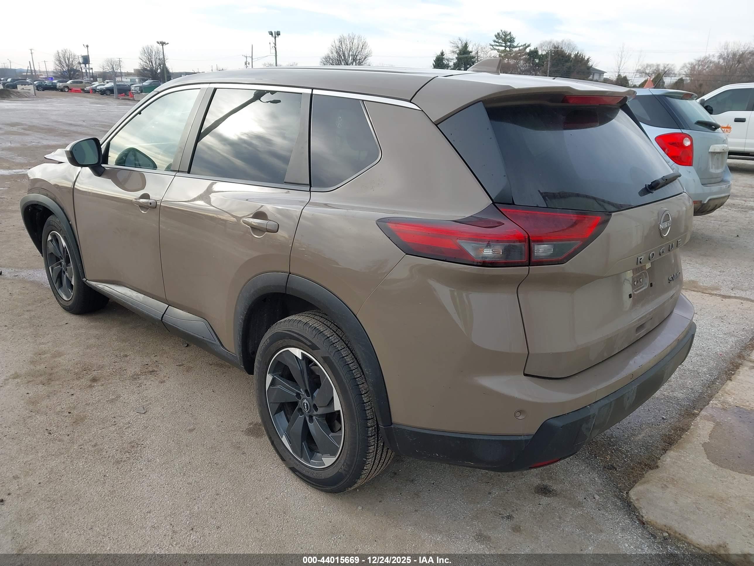 NISSAN ROGUE image 3
