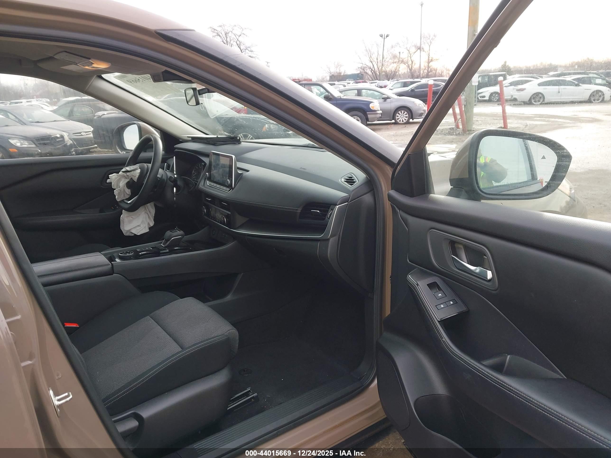 NISSAN ROGUE image 5