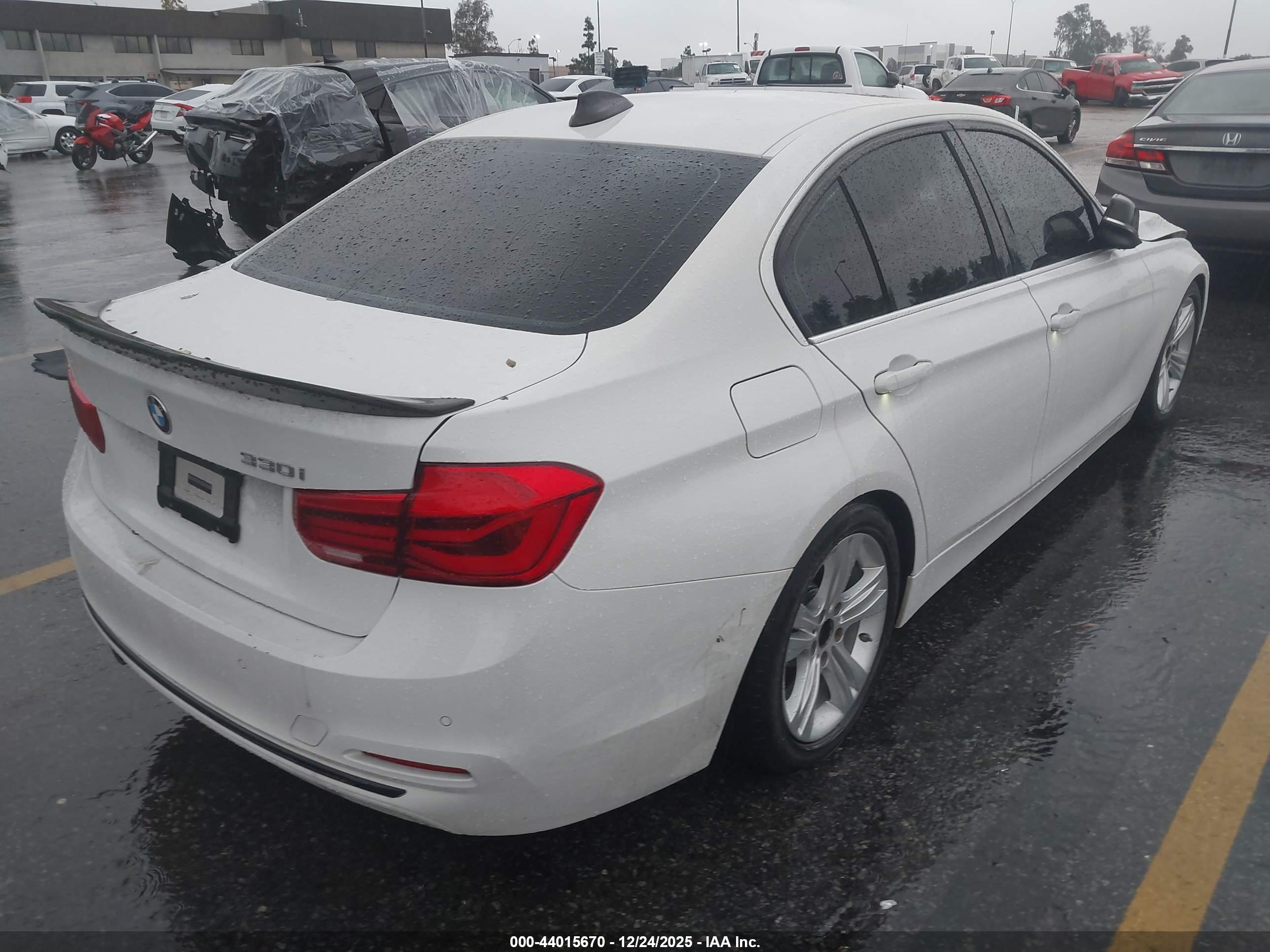 BMW 330I image 4