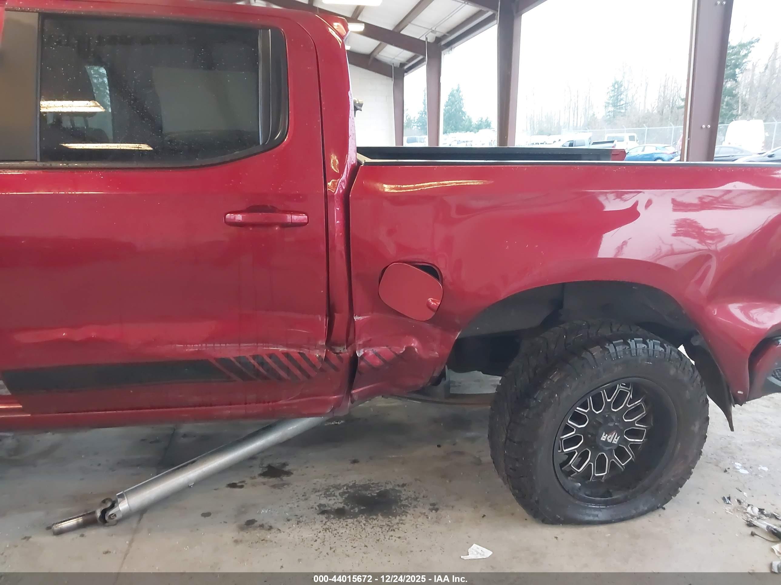 CHEVROLET SILVERADO image 6