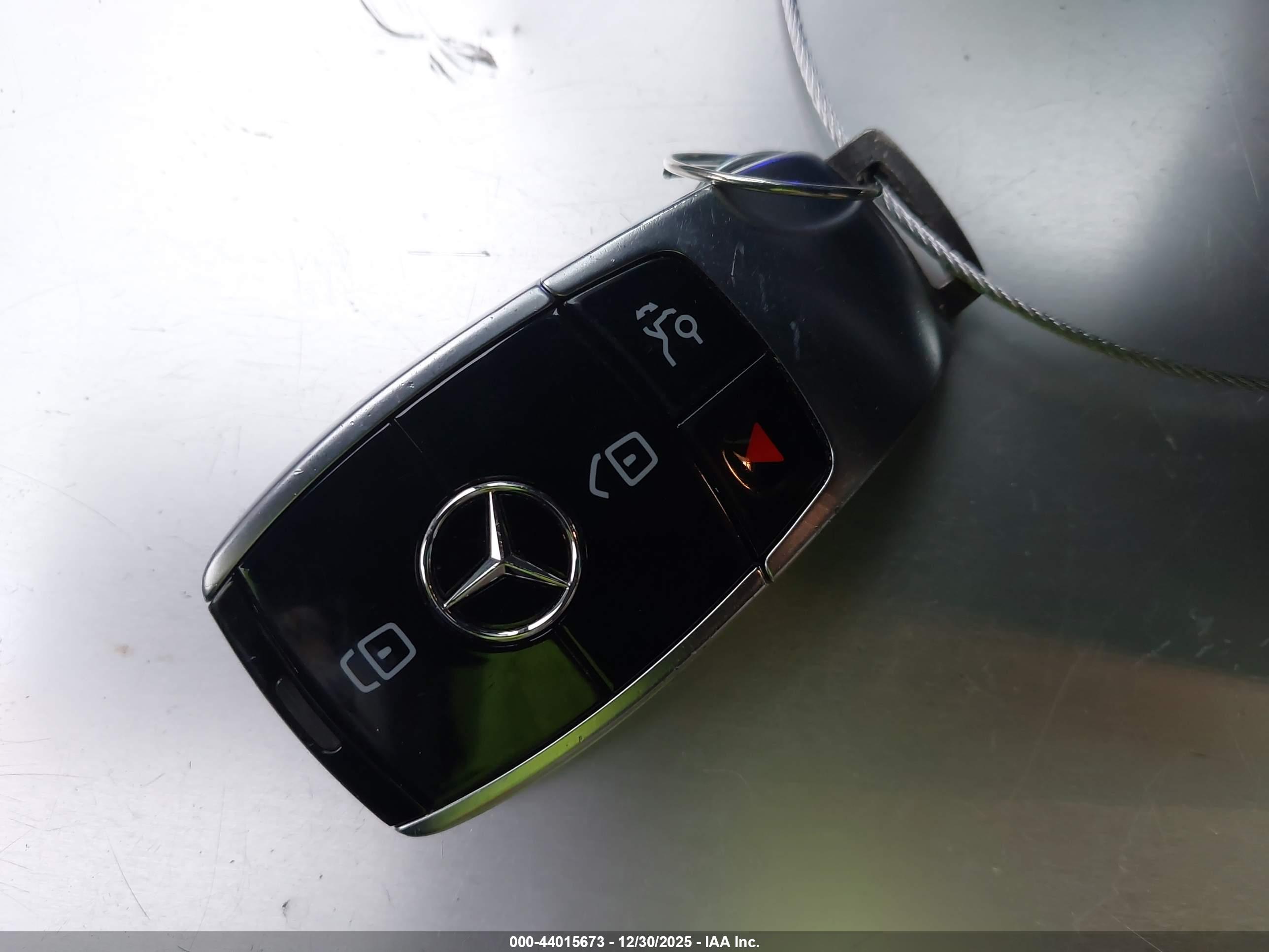 MERCEDES-BENZ E image 11