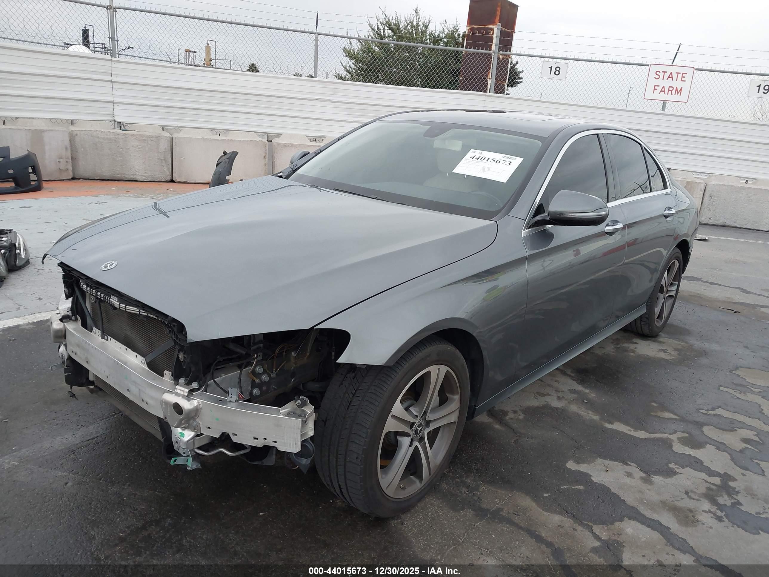 MERCEDES-BENZ E image 2