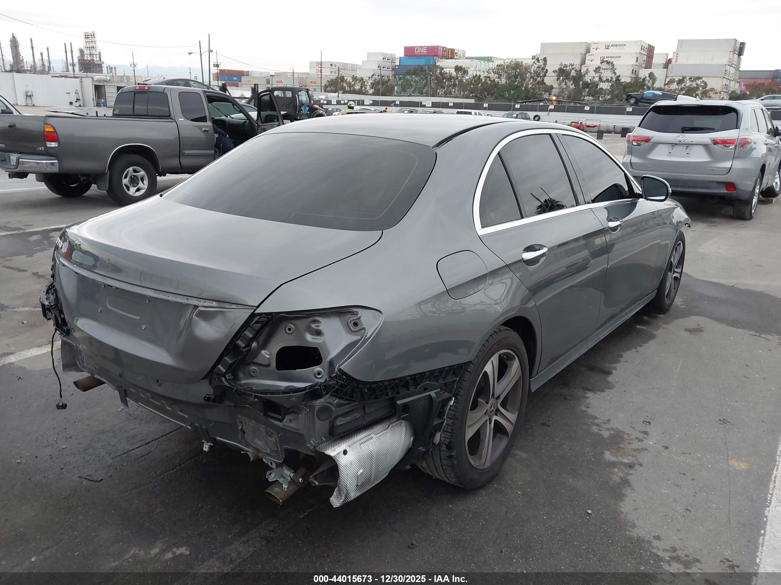 MERCEDES-BENZ E image 4