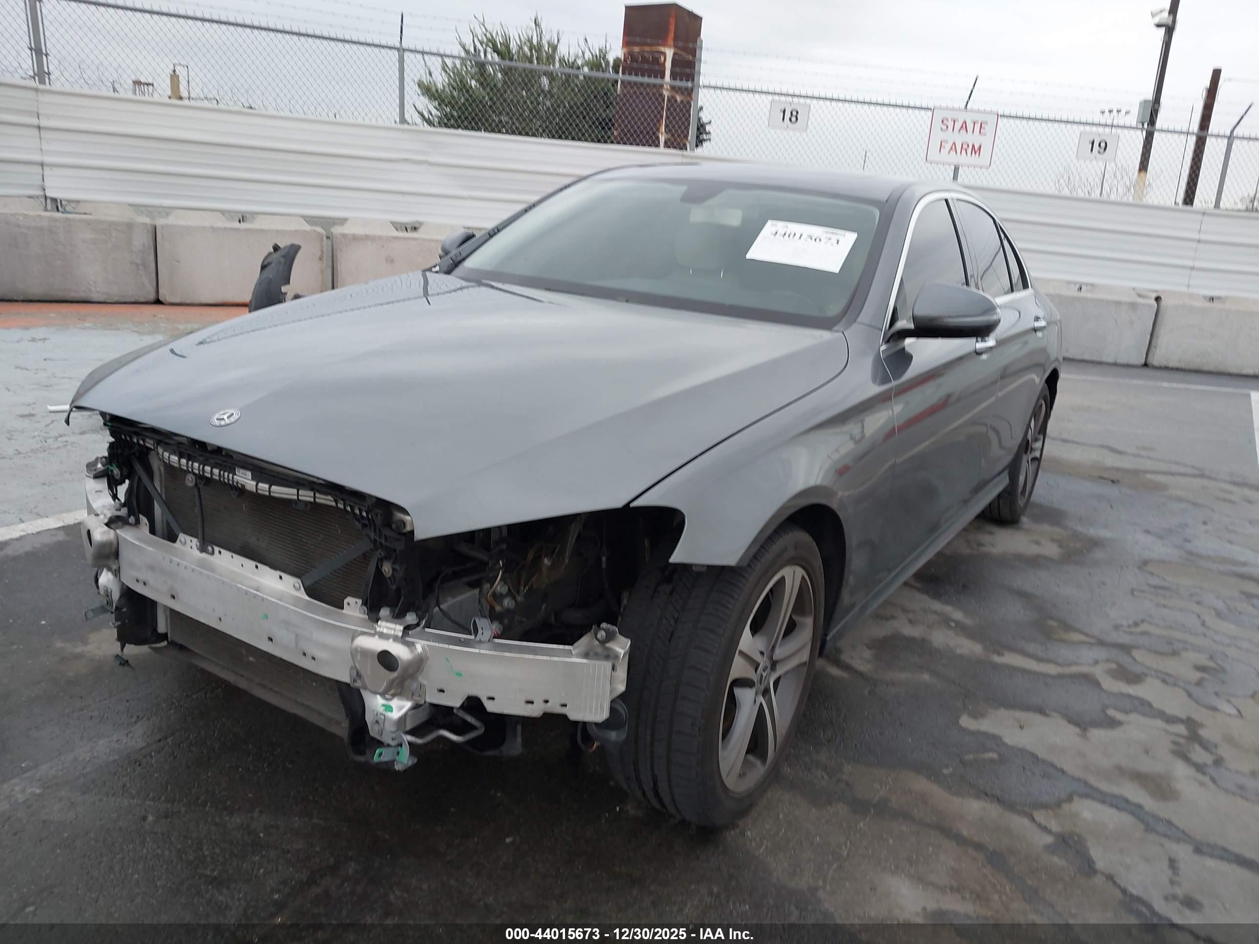 MERCEDES-BENZ E image 6