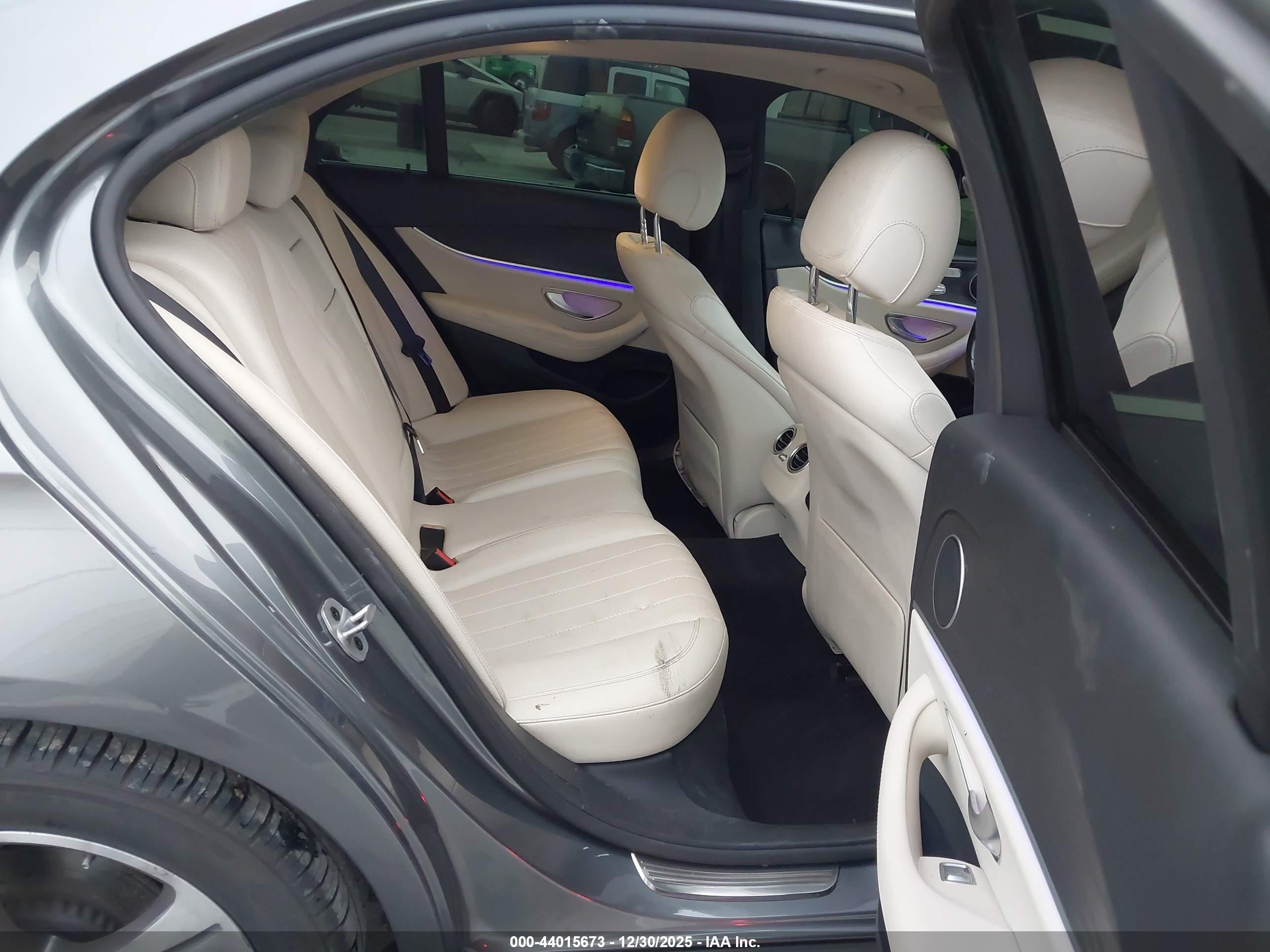 MERCEDES-BENZ E image 8