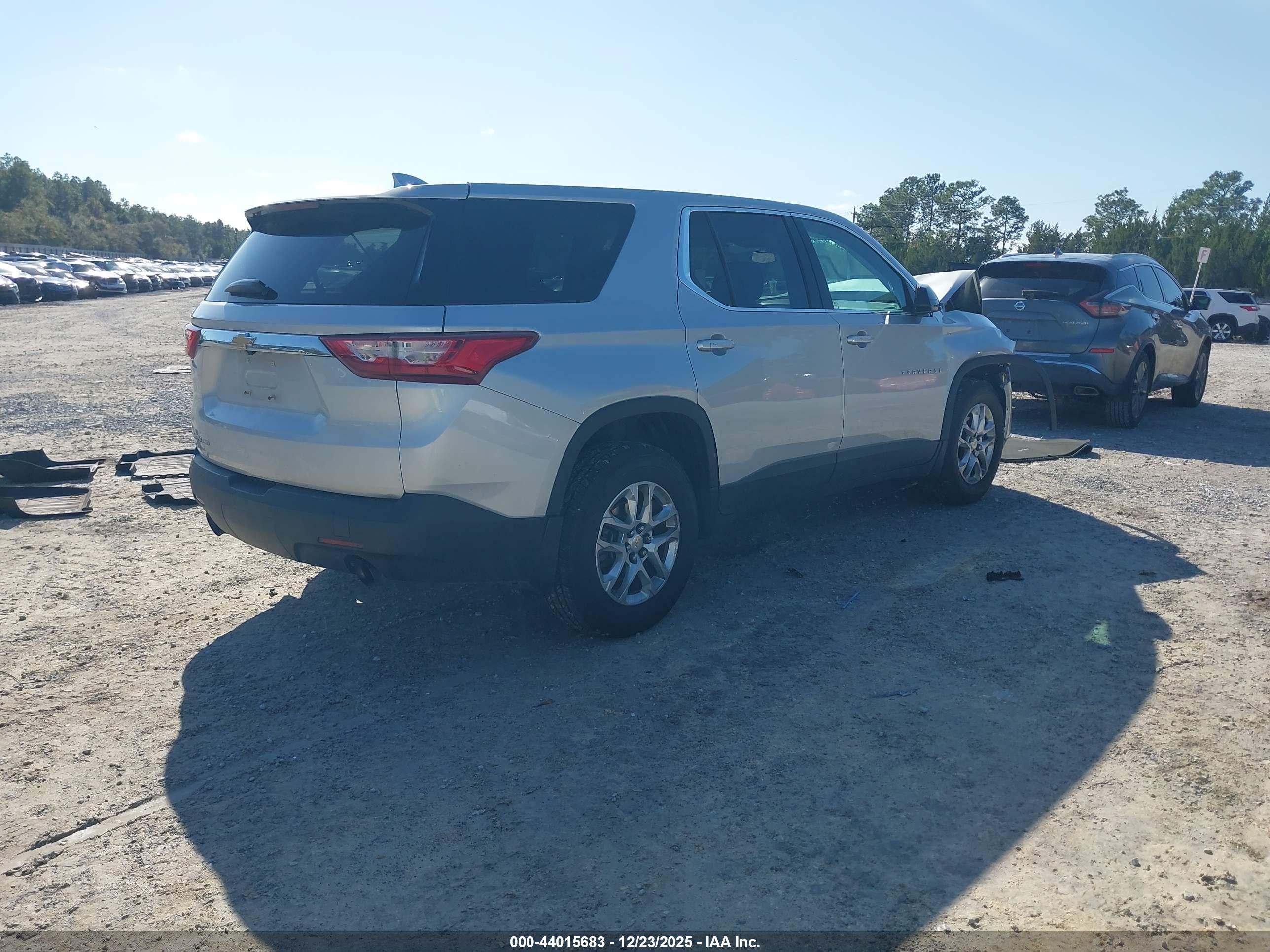 CHEVROLET TRAVERSE image 4