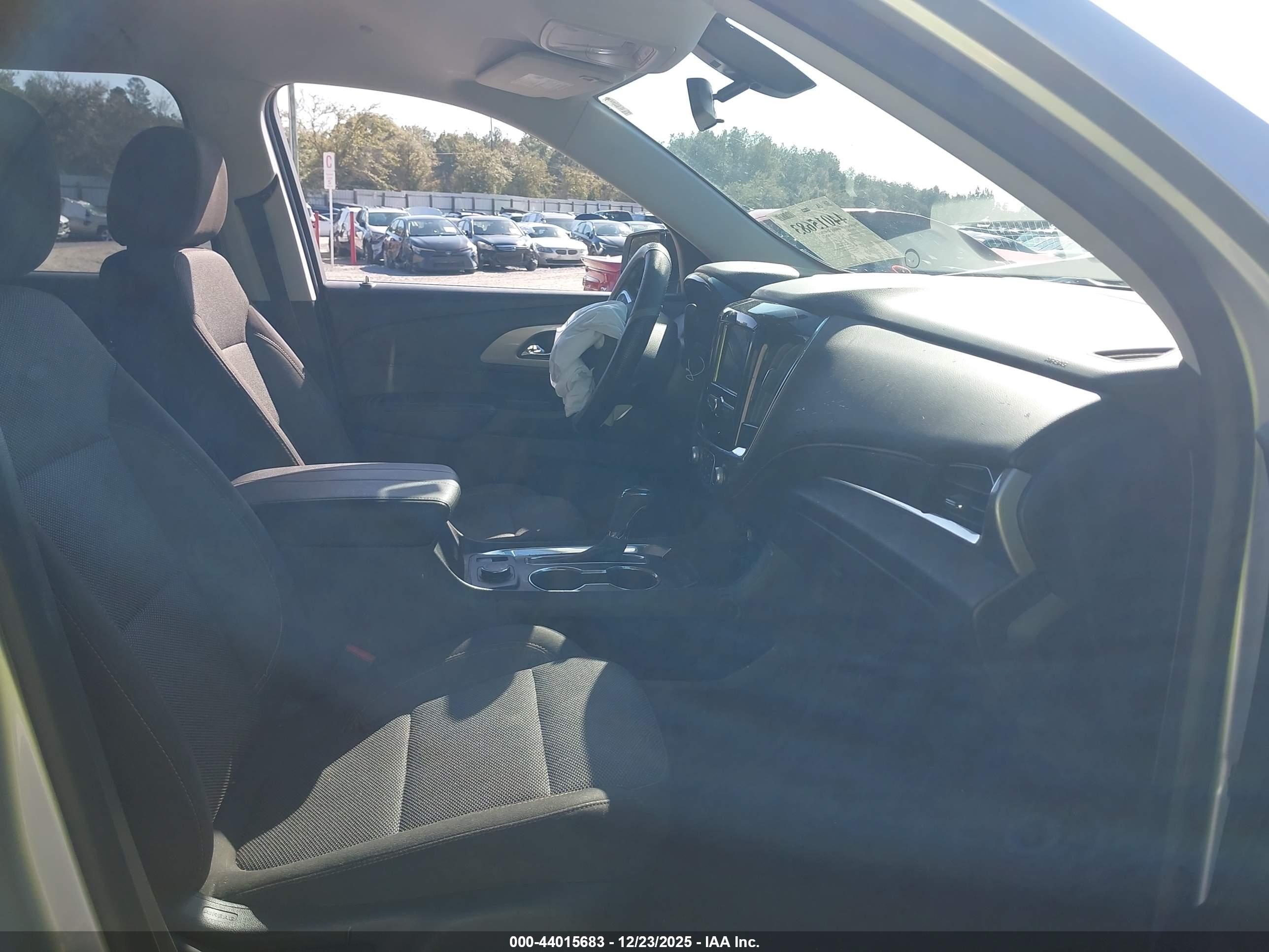 CHEVROLET TRAVERSE image 5