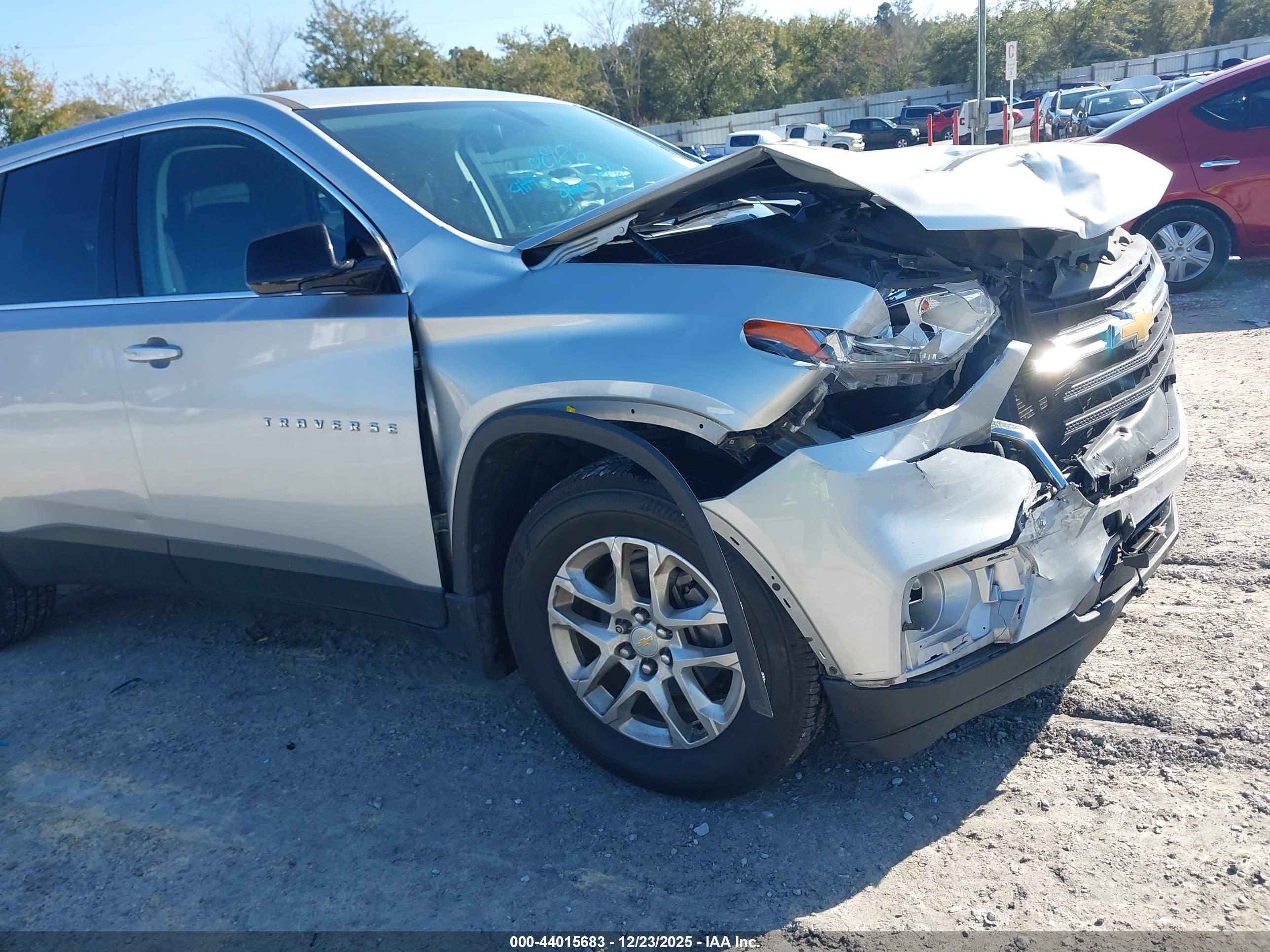 CHEVROLET TRAVERSE image 6