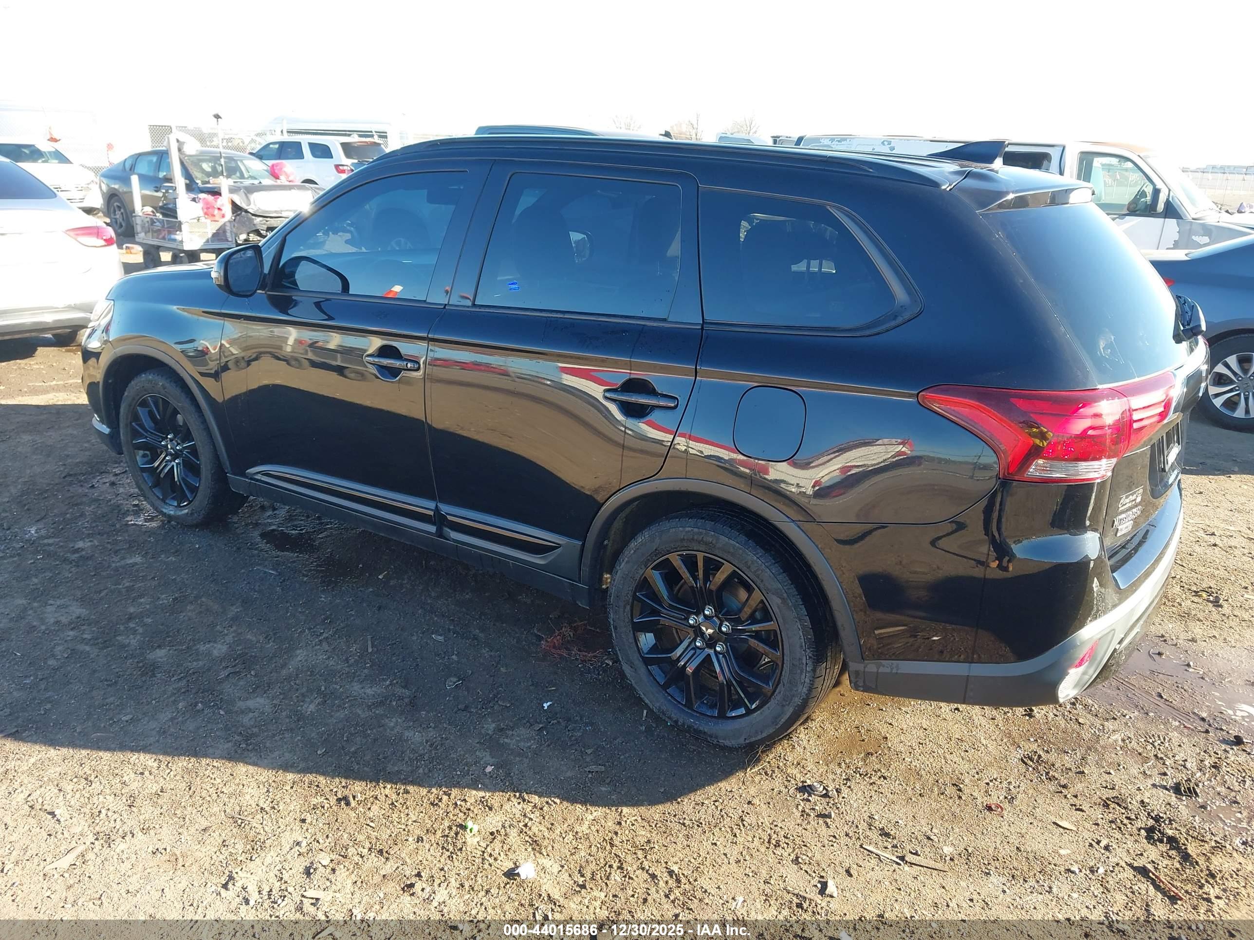 MITSUBISHI OUTLANDER image 3