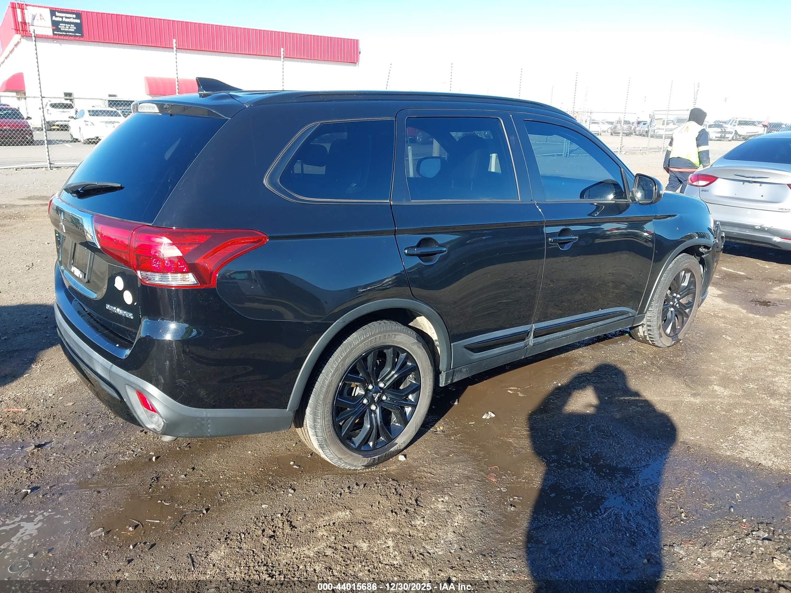 MITSUBISHI OUTLANDER image 4