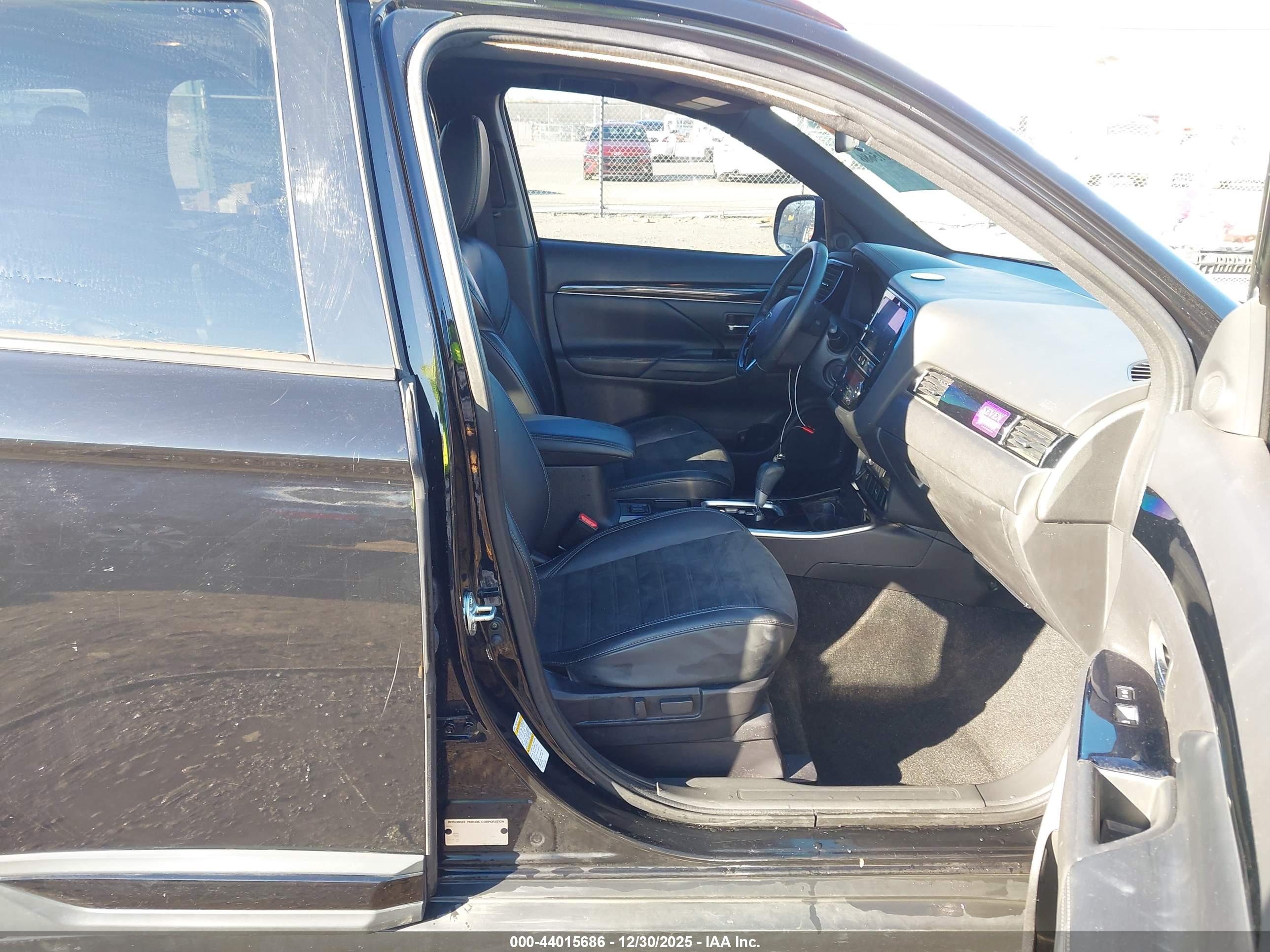 MITSUBISHI OUTLANDER image 5