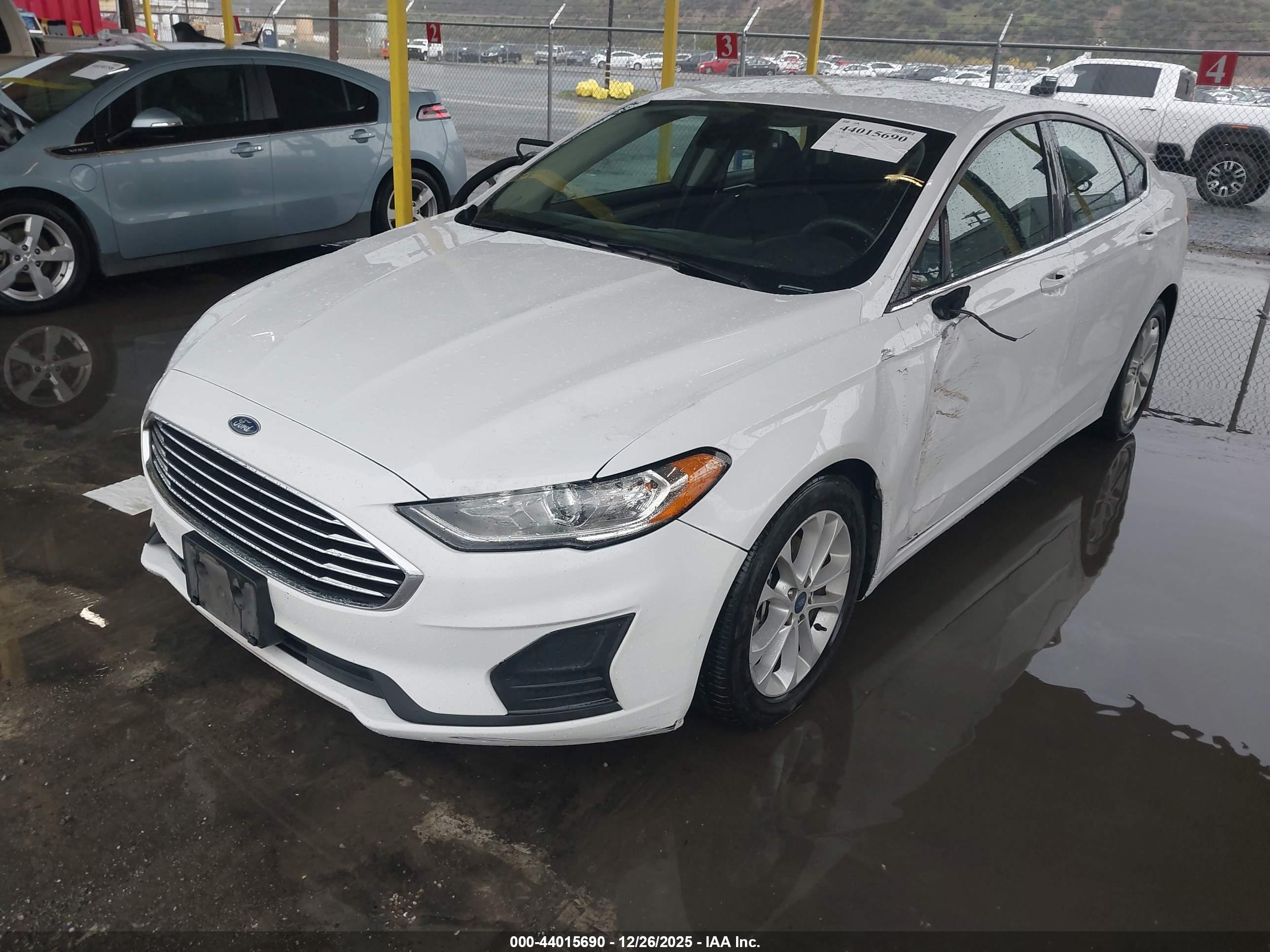 FORD FUSION image 2