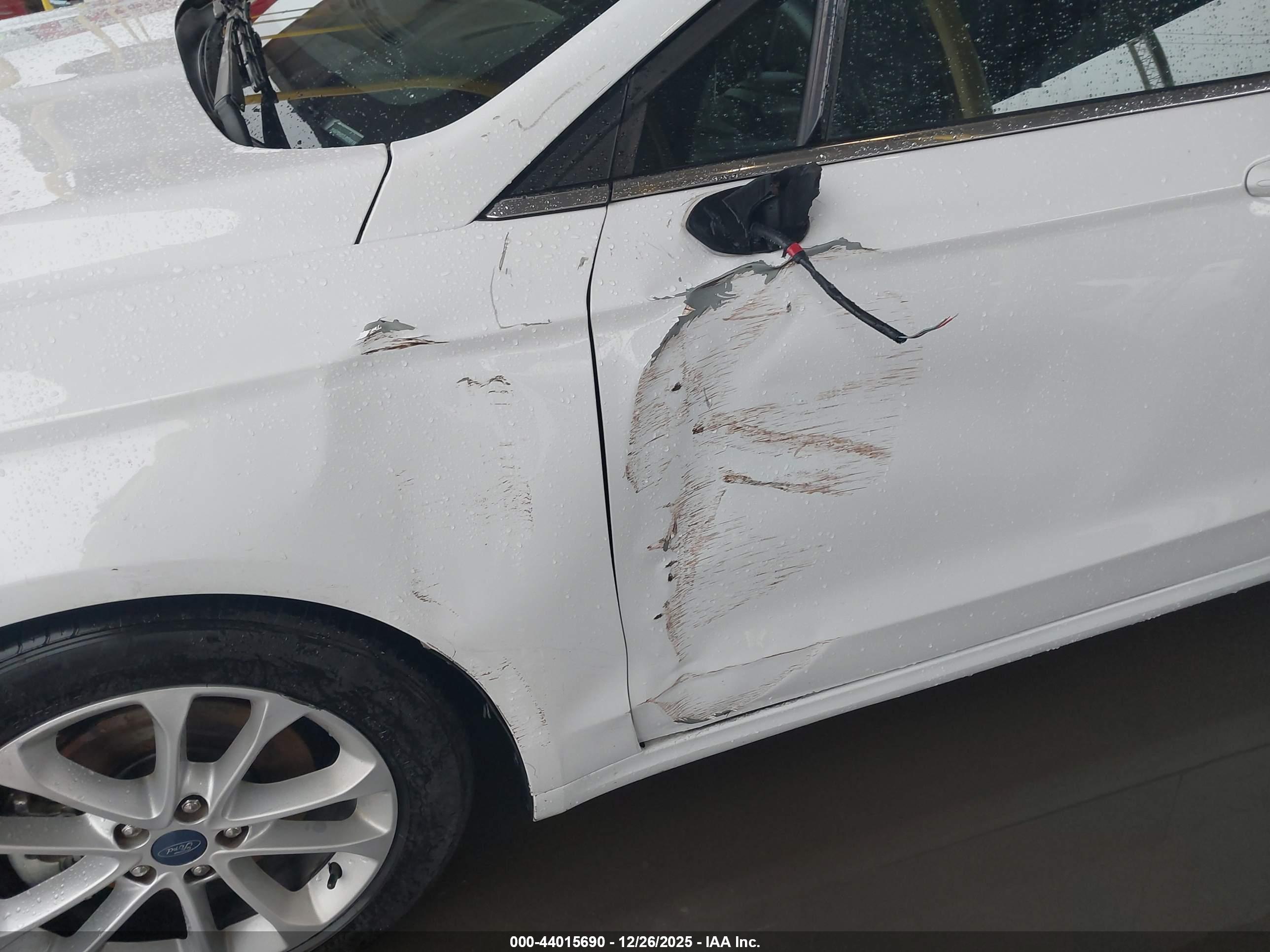 FORD FUSION image 6