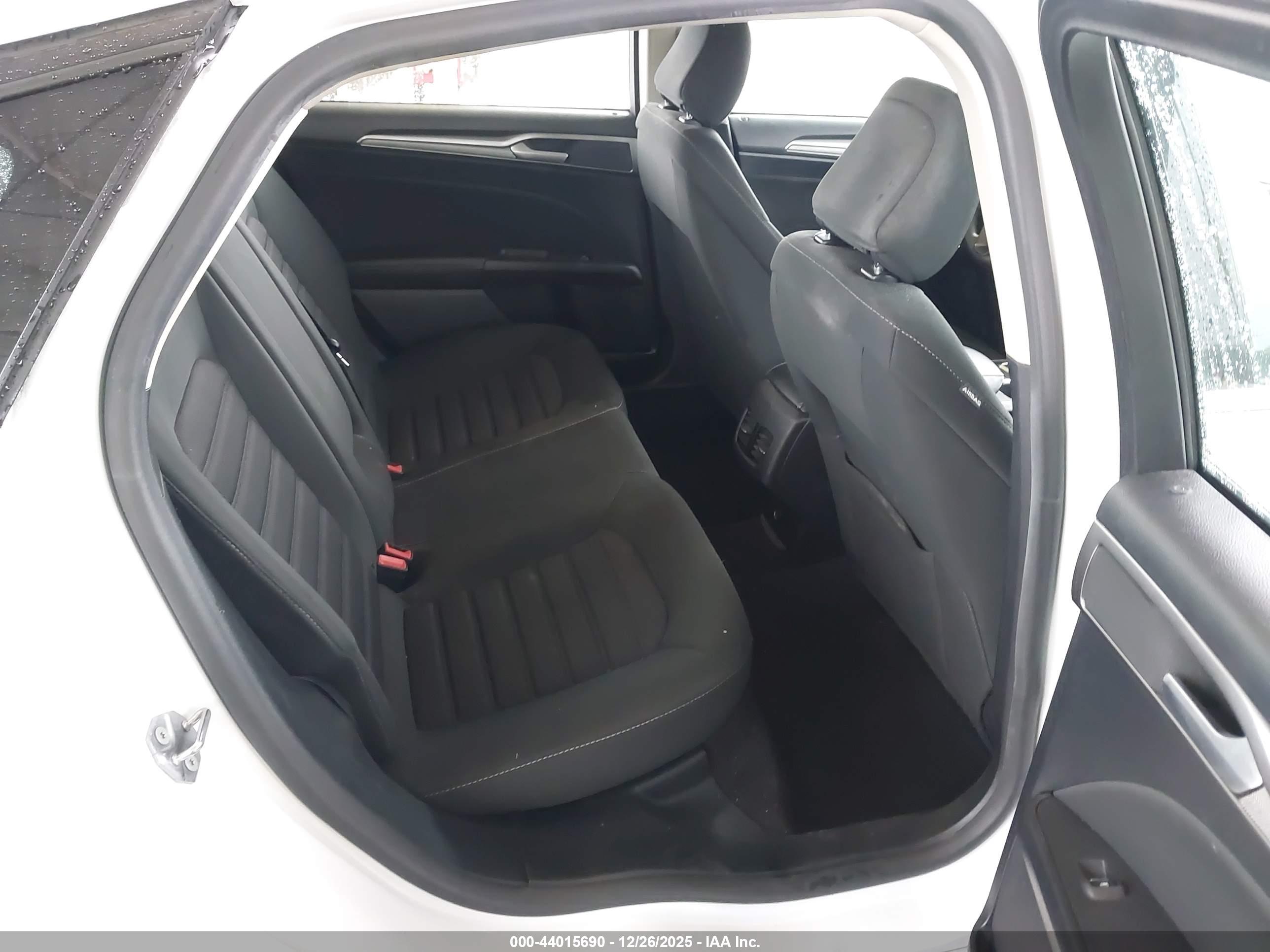 FORD FUSION image 8